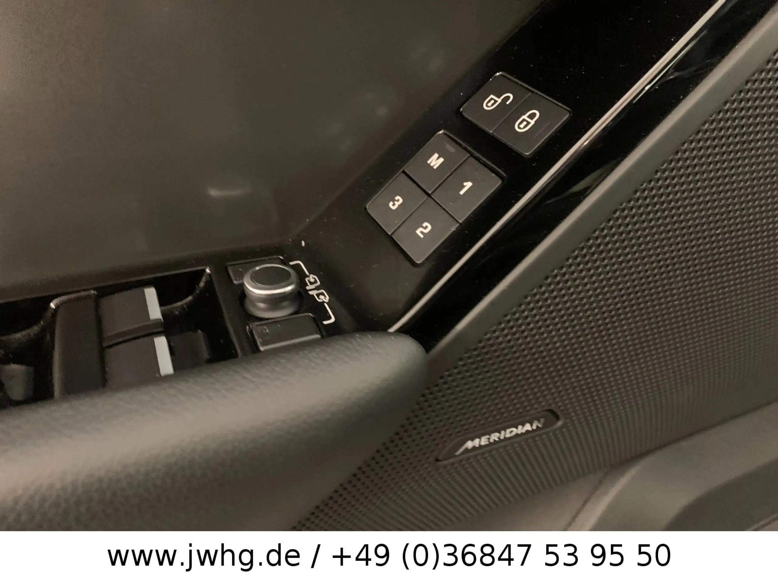 Land Rover - Range Rover Velar