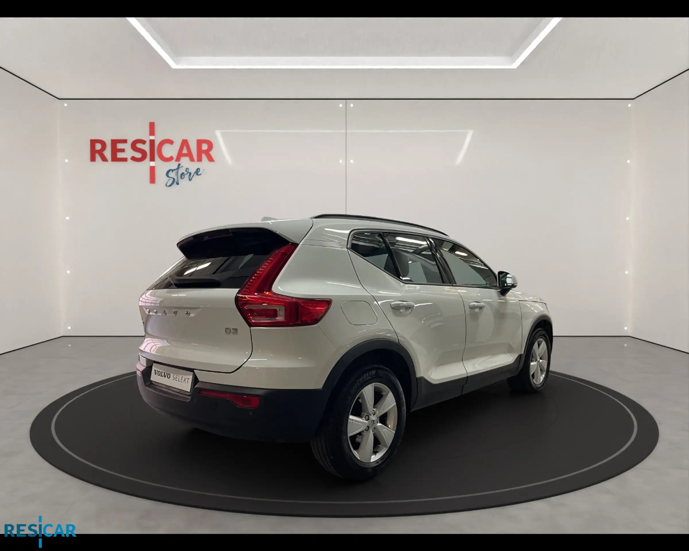 Volvo - XC40