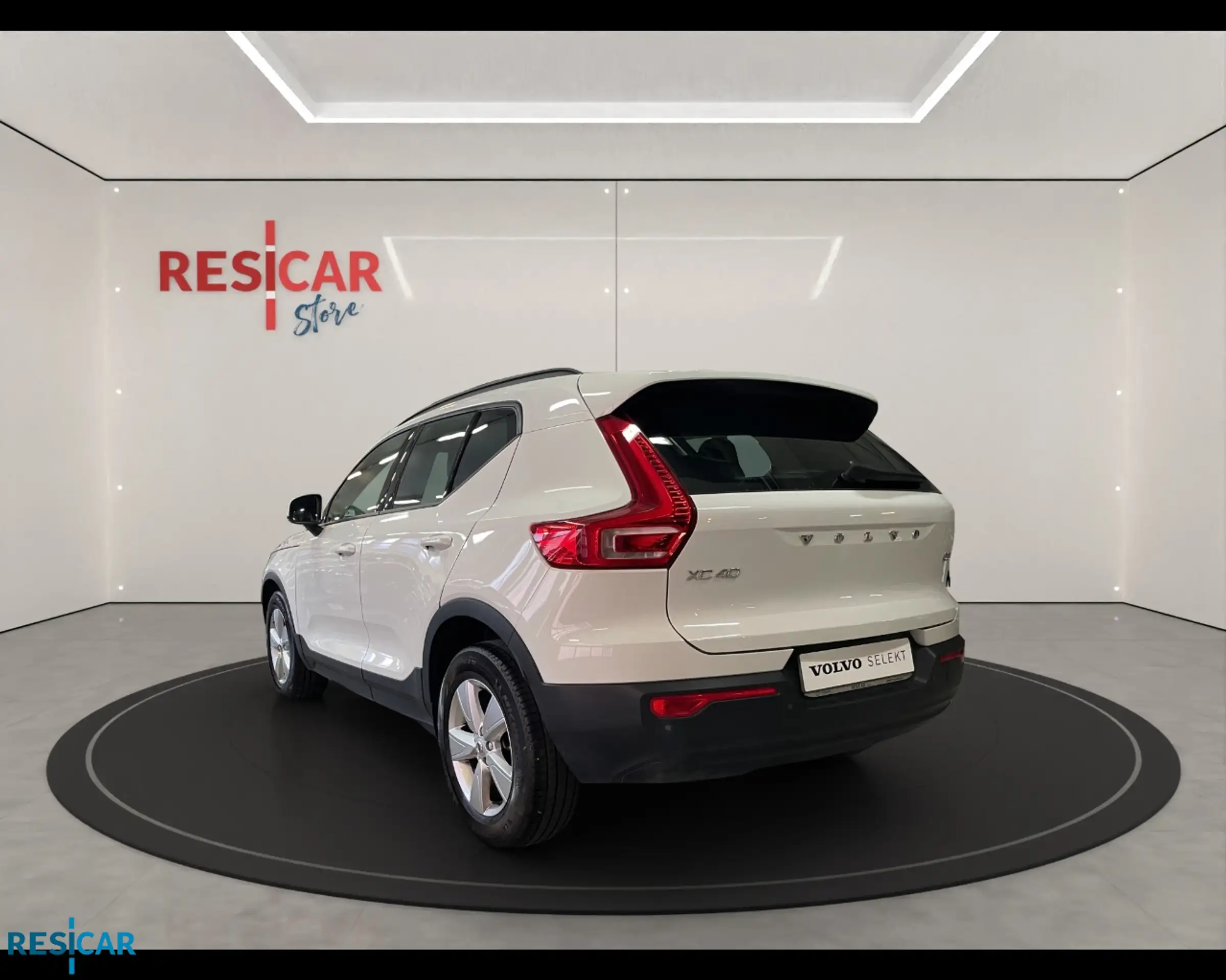 Volvo - XC40