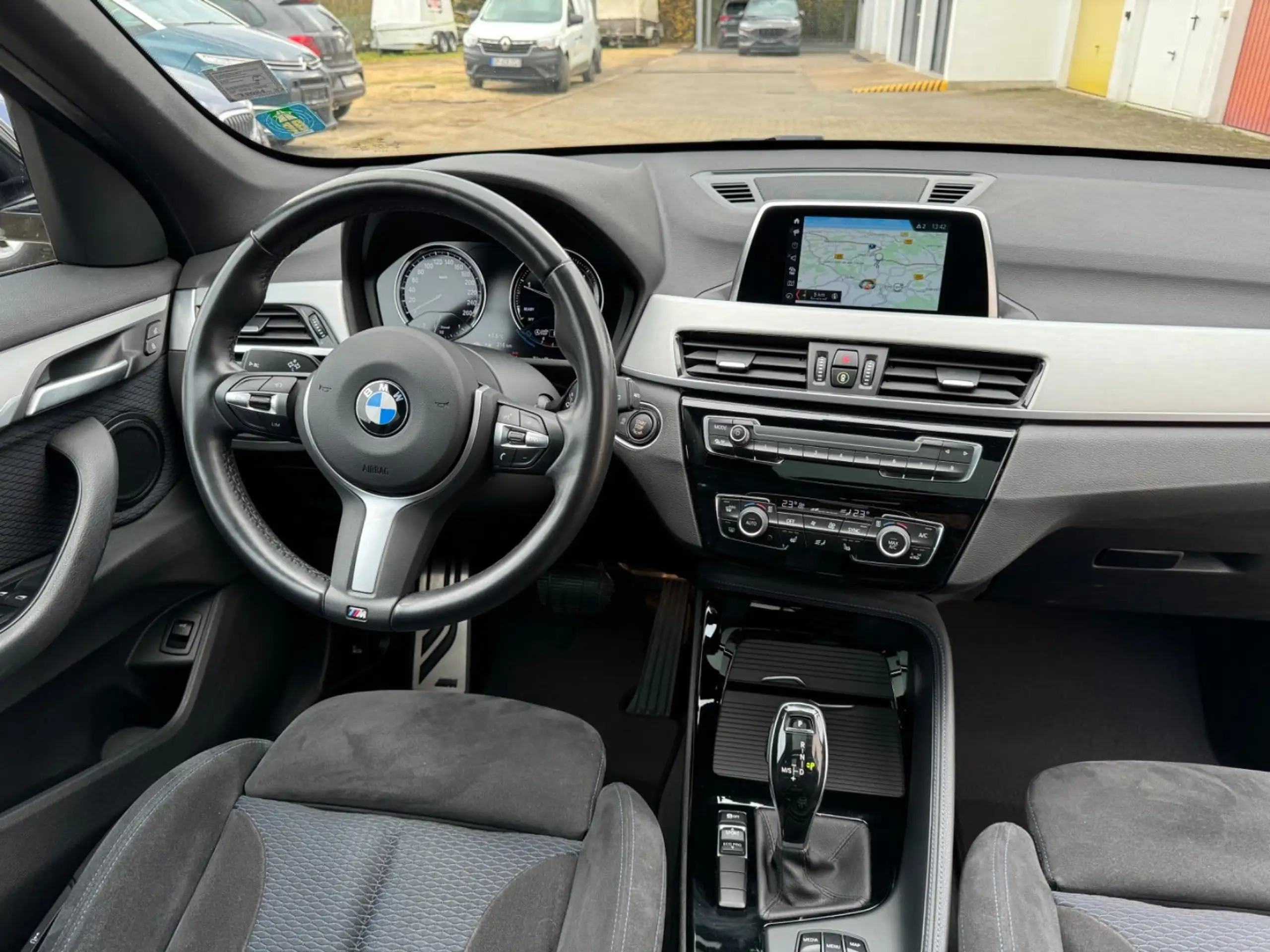 BMW - X1