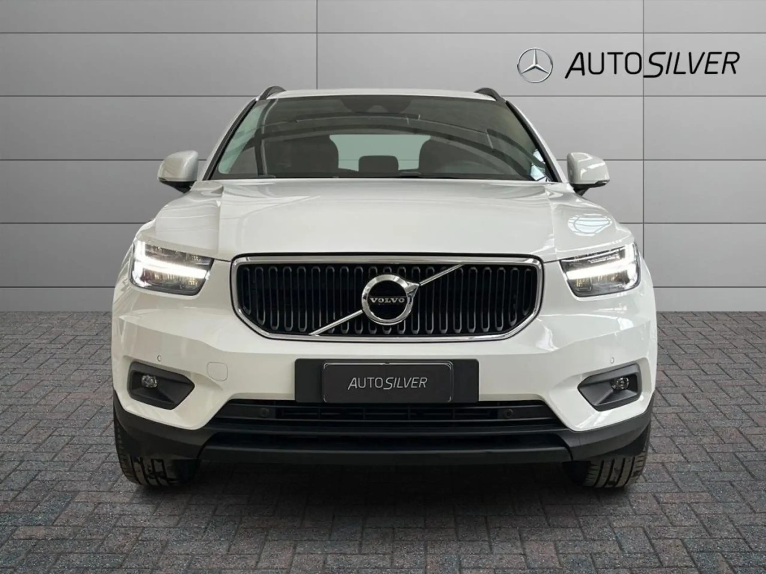 Volvo - XC40