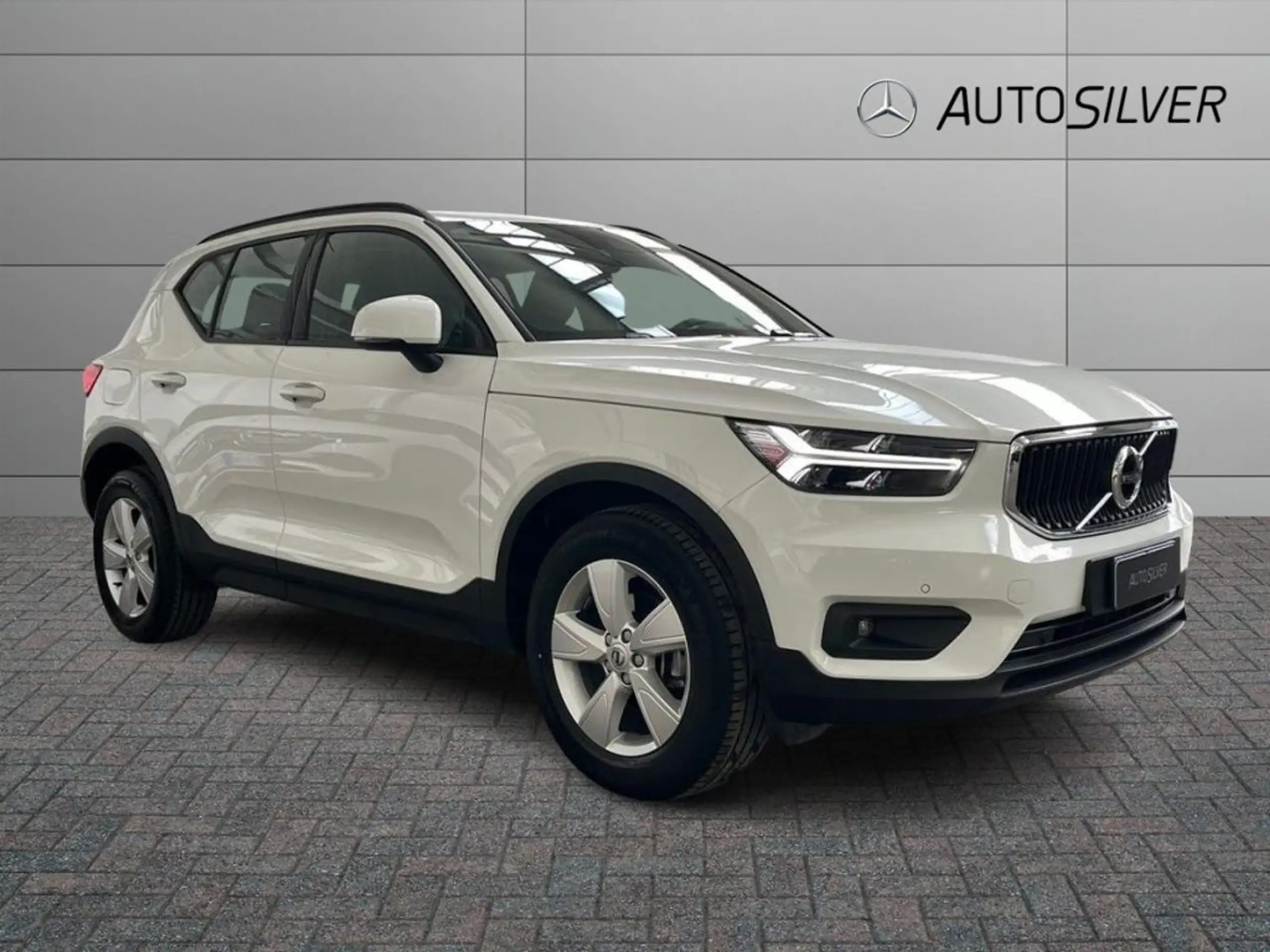 Volvo - XC40