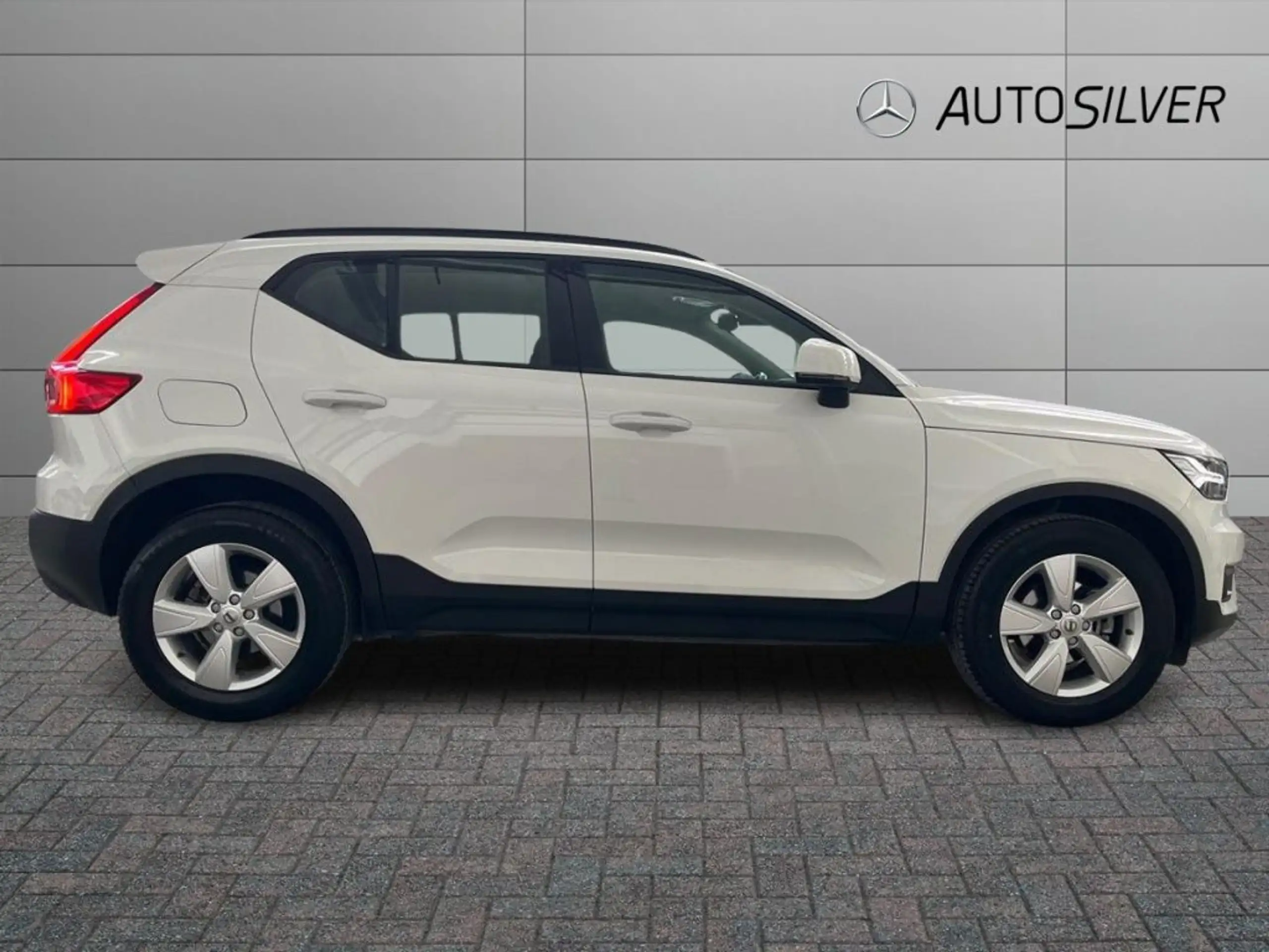 Volvo - XC40