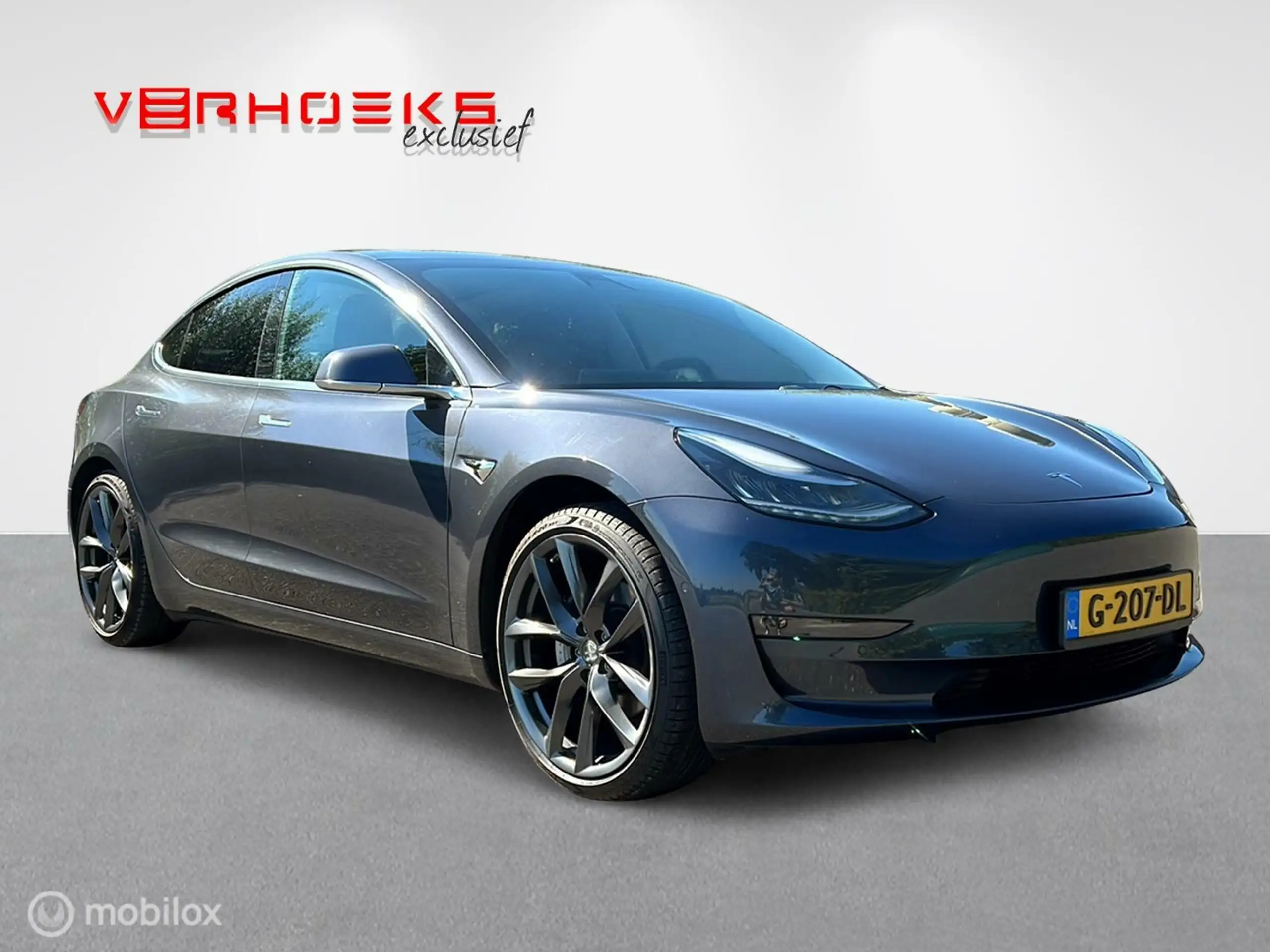 Tesla - Model 3