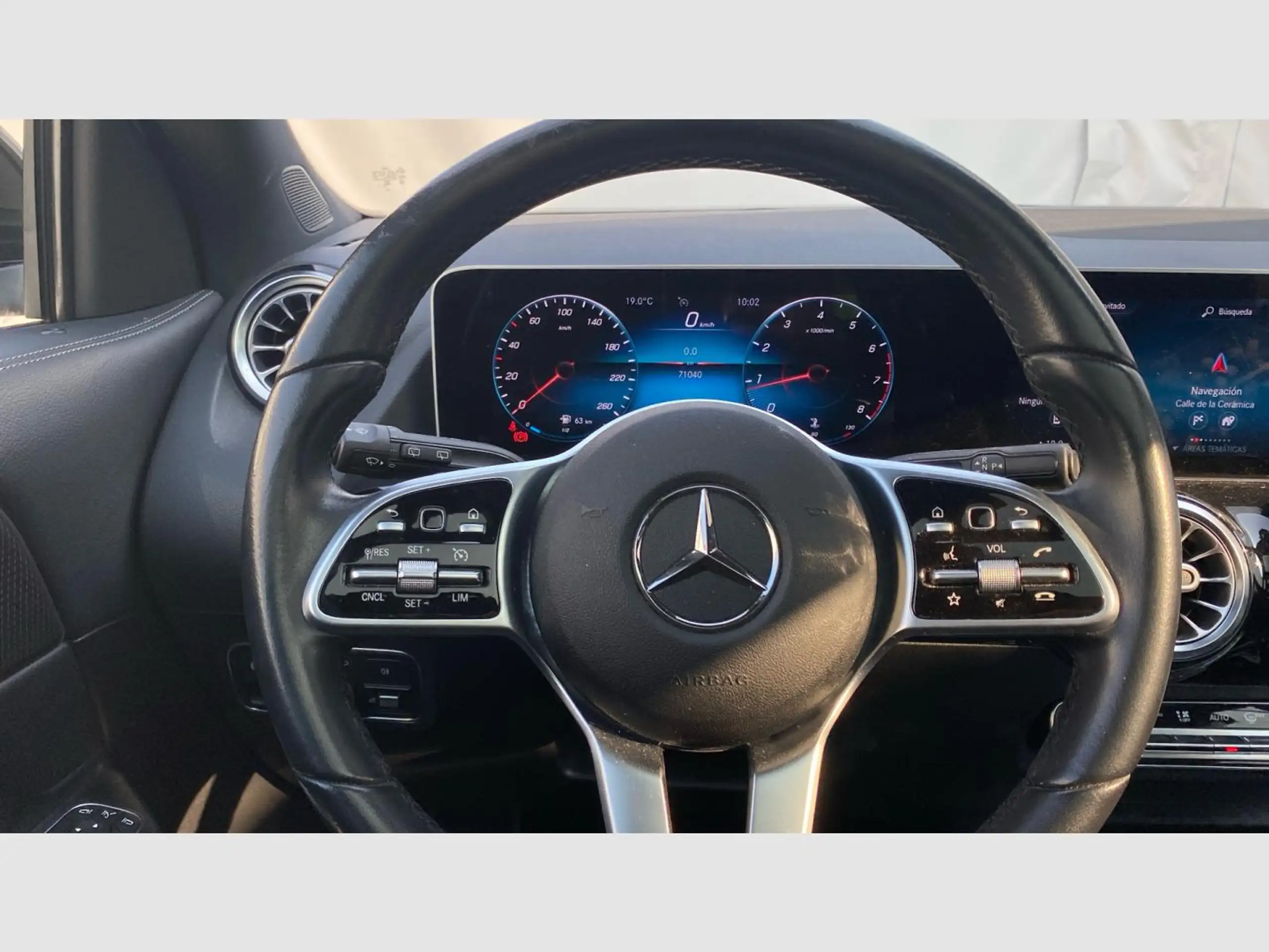 Mercedes-Benz - GLA 200