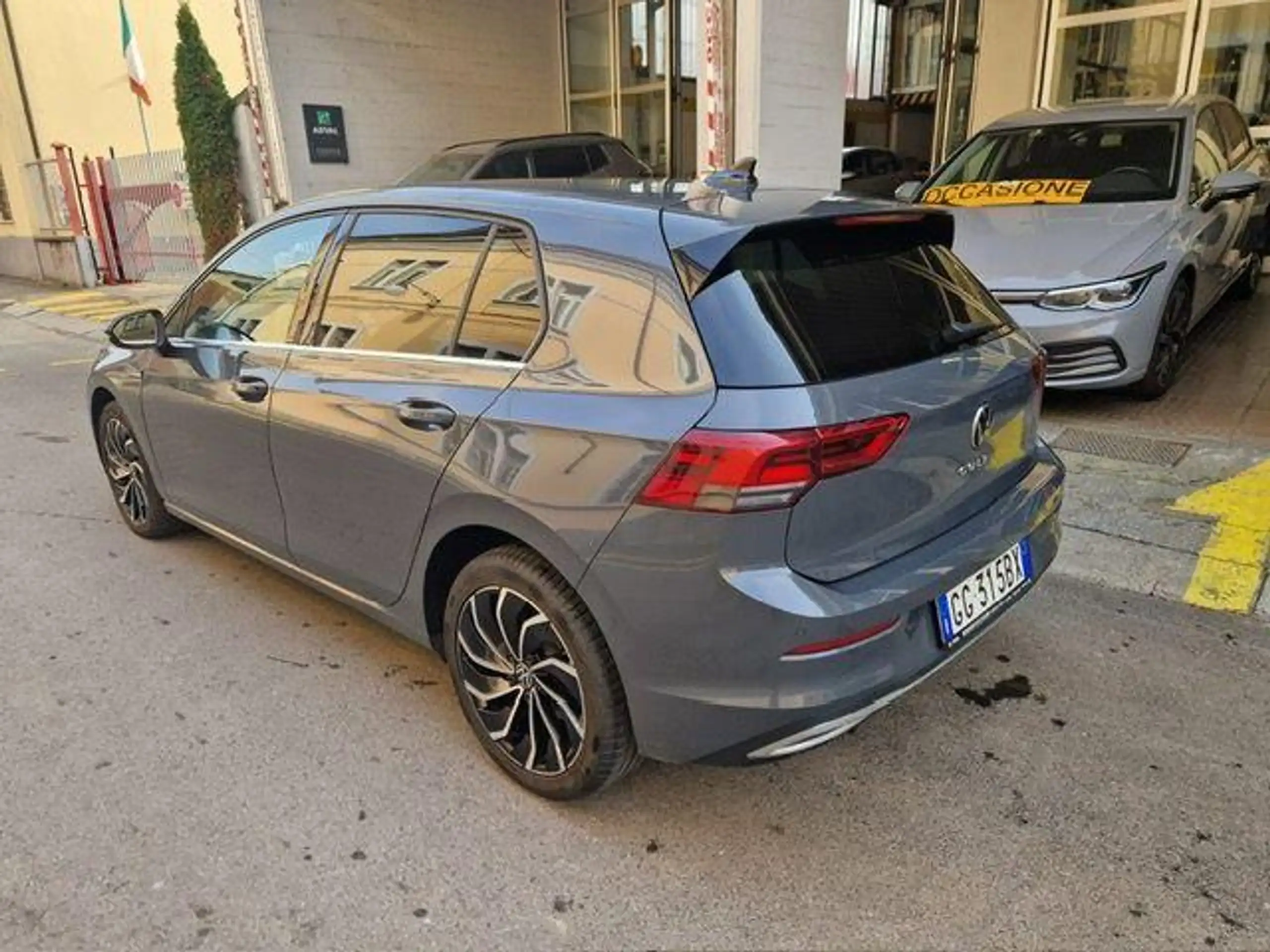 Volkswagen - Golf