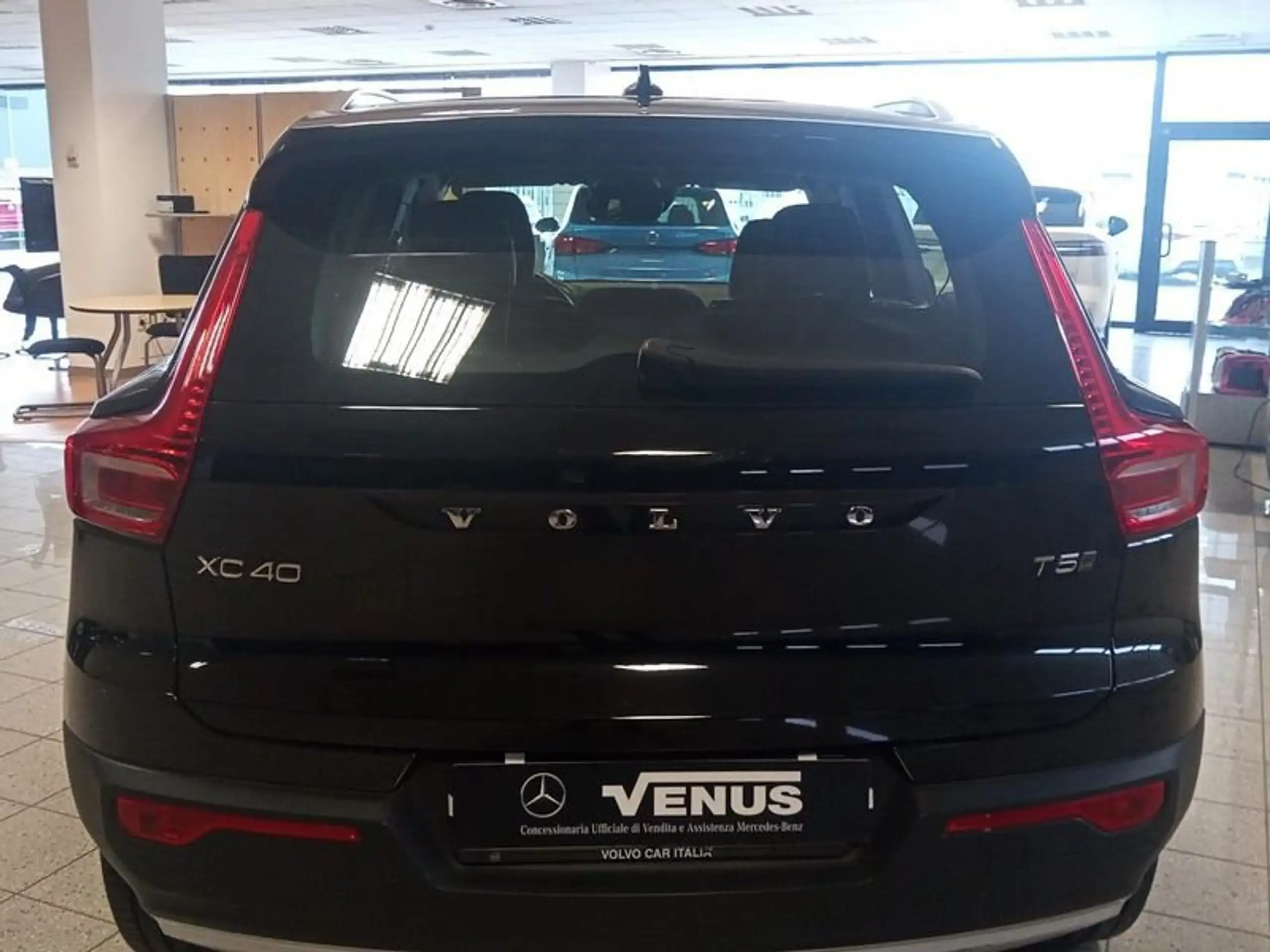 Volvo - XC40