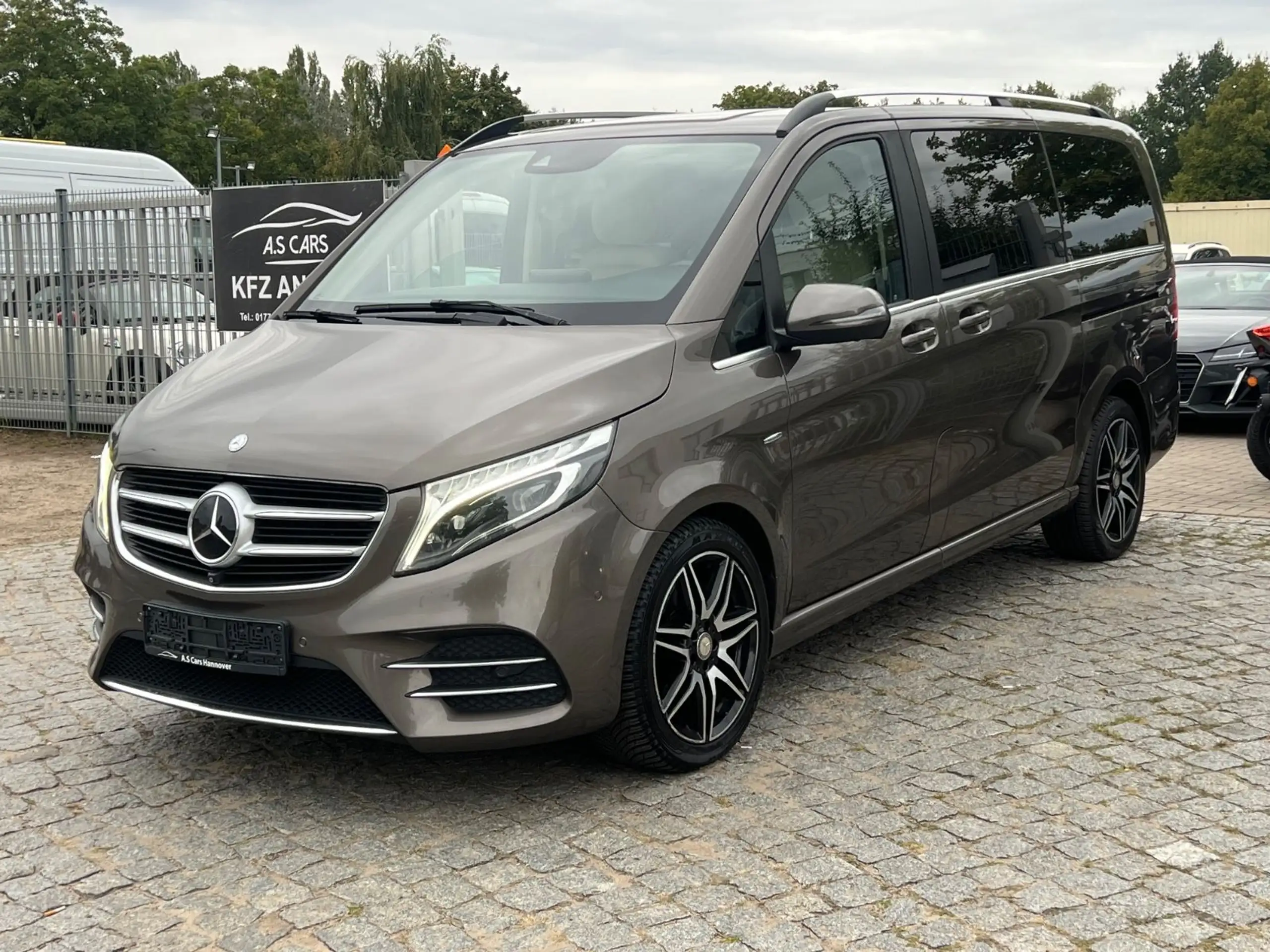 Mercedes-Benz - V 250