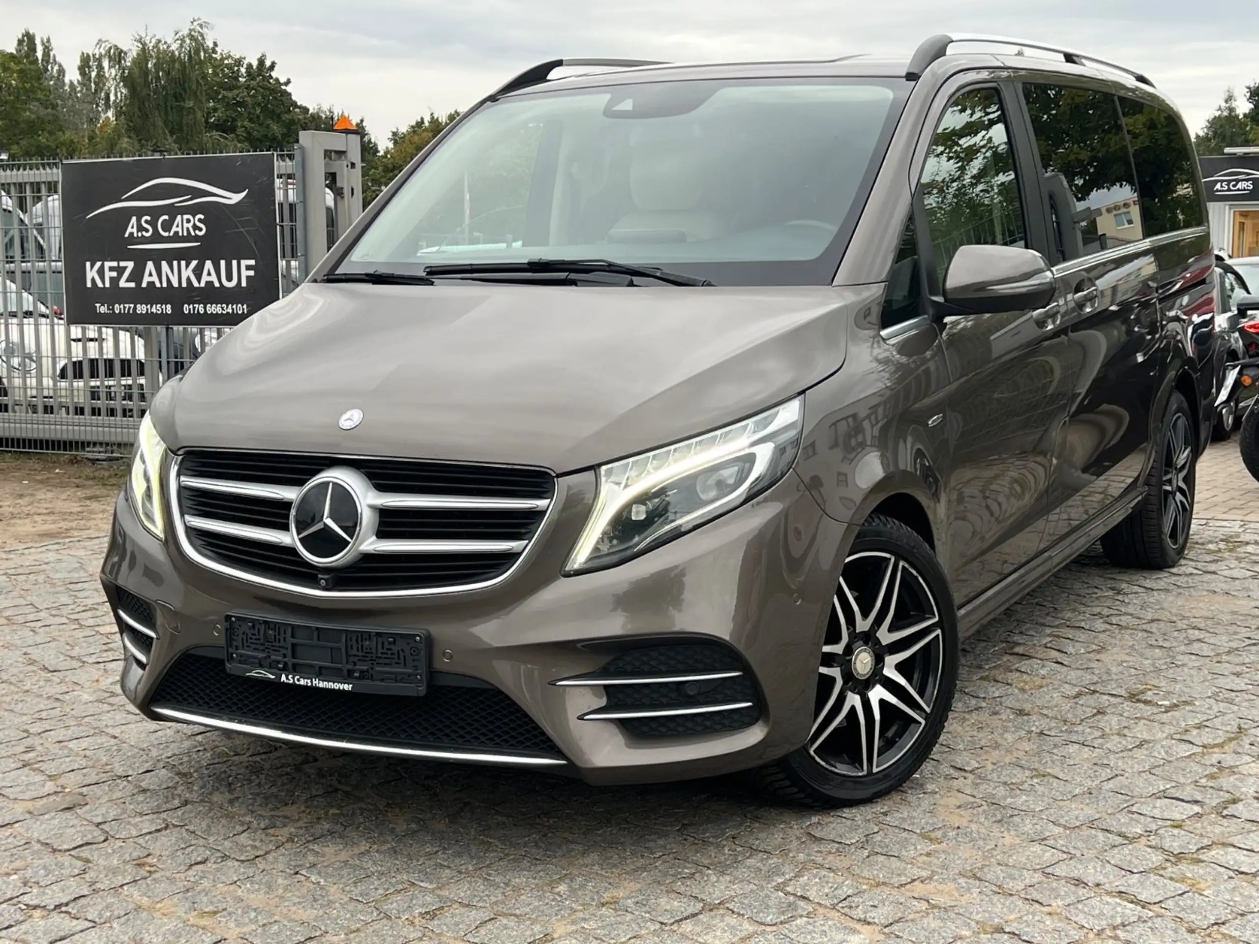 Mercedes-Benz - V 250