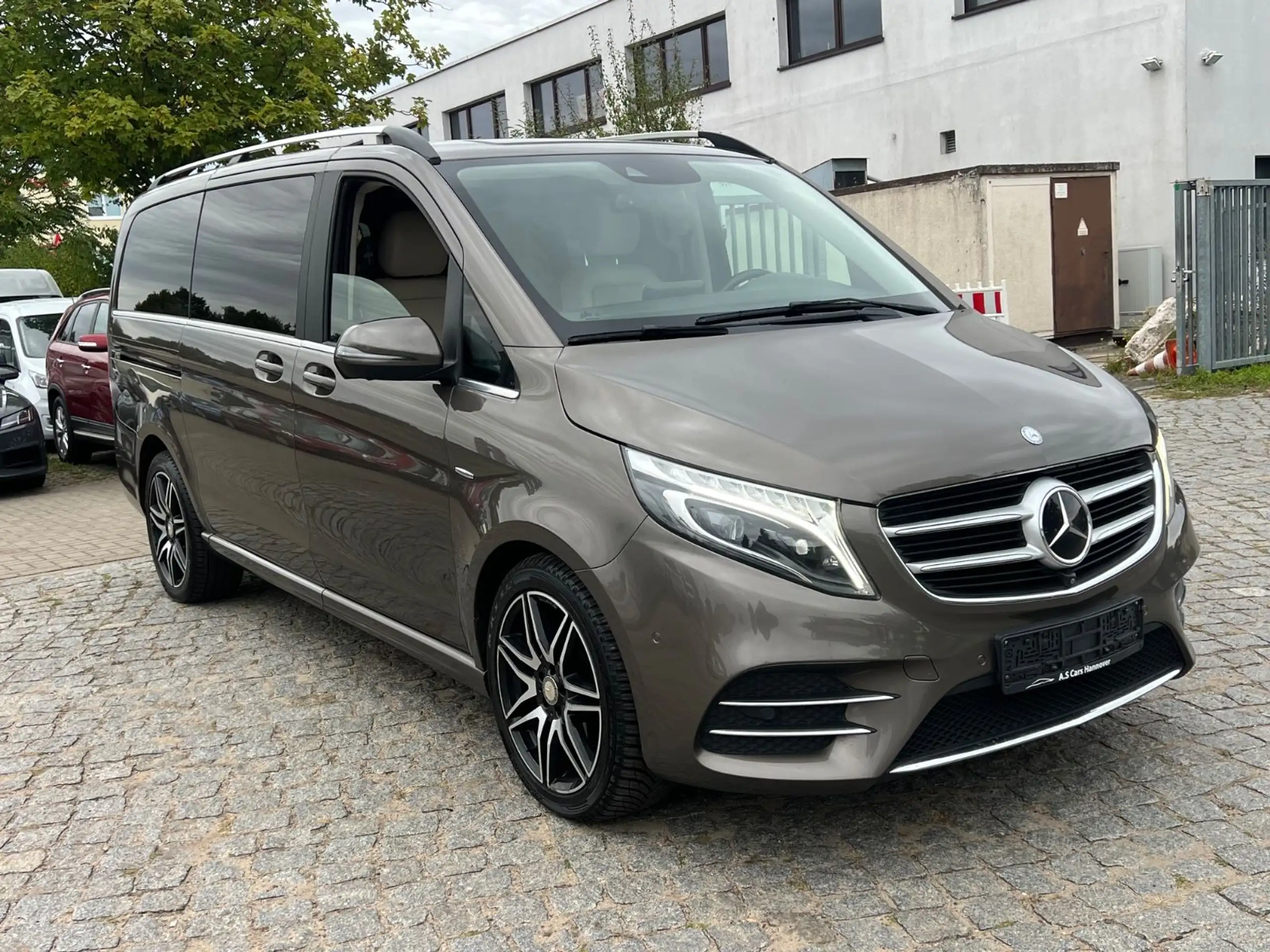 Mercedes-Benz - V 250