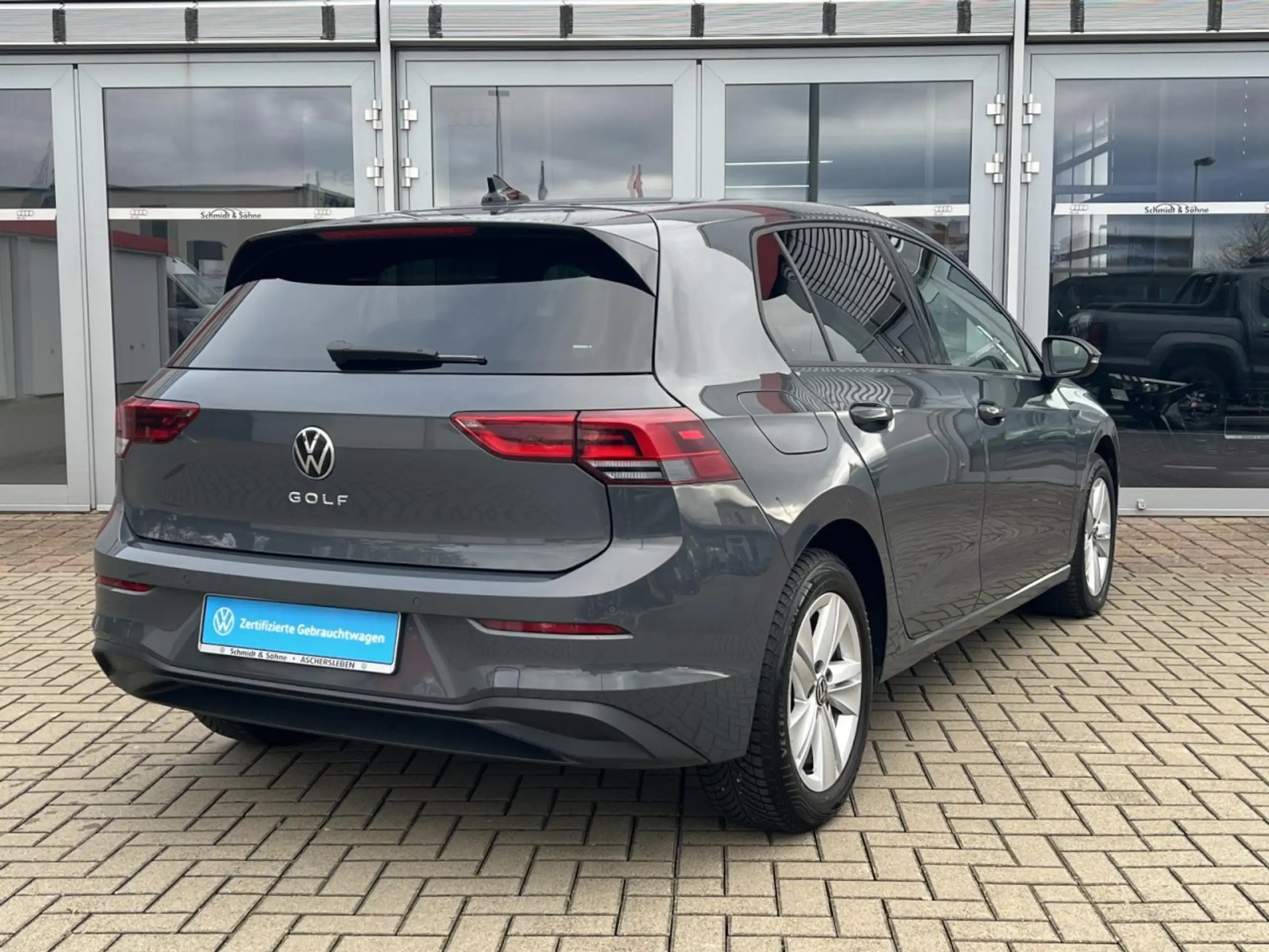 Volkswagen - Golf