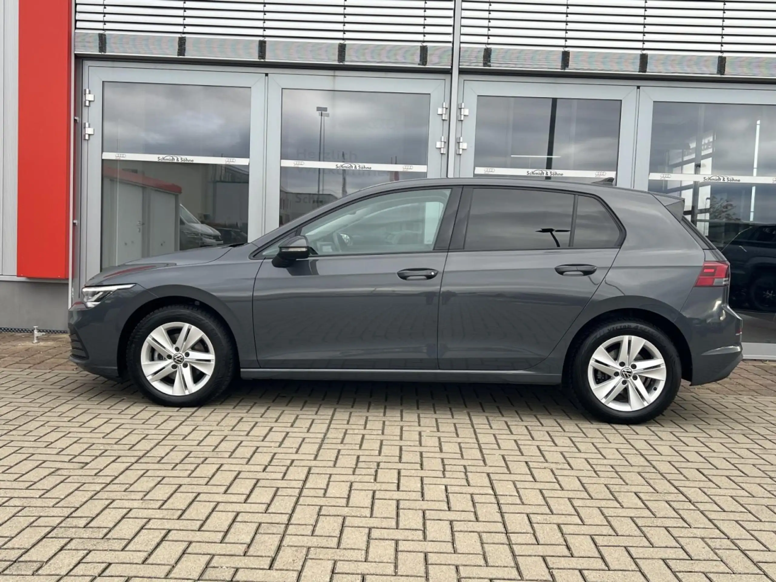 Volkswagen - Golf