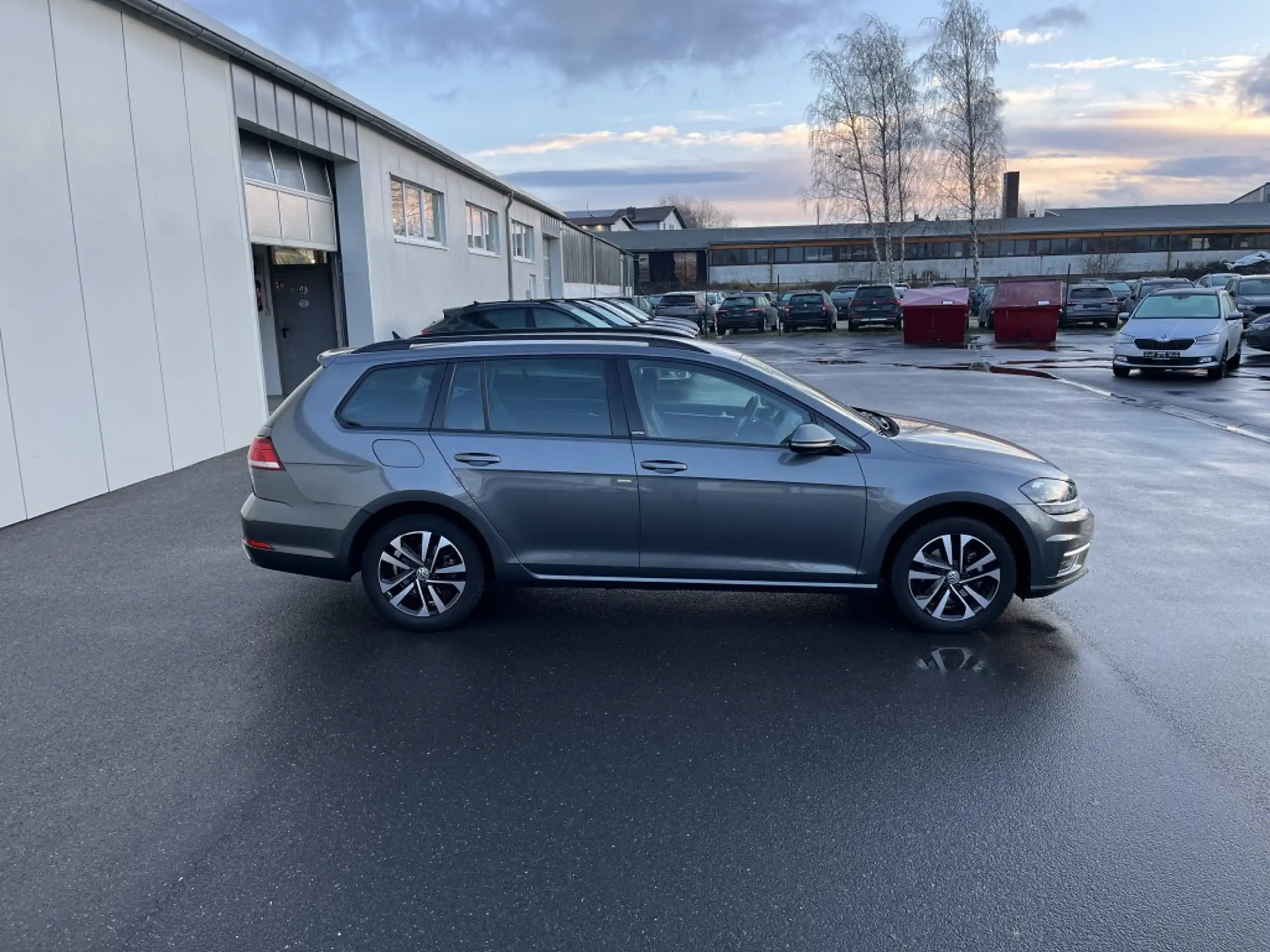 Volkswagen - Golf