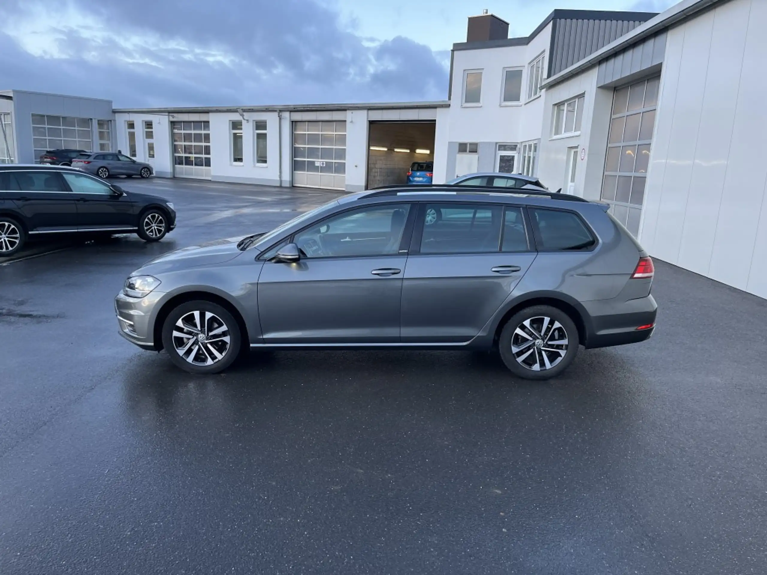 Volkswagen - Golf