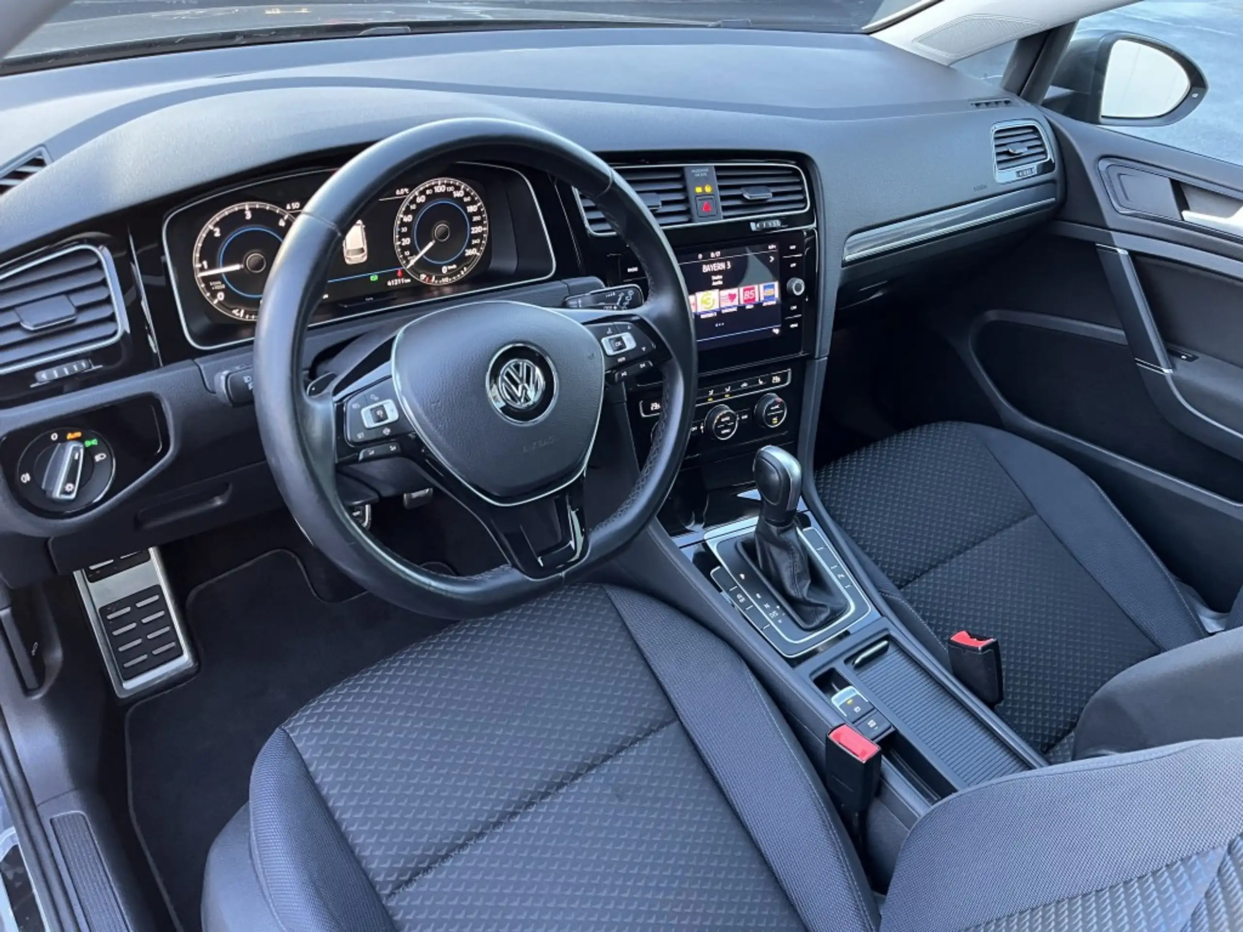 Volkswagen - Golf