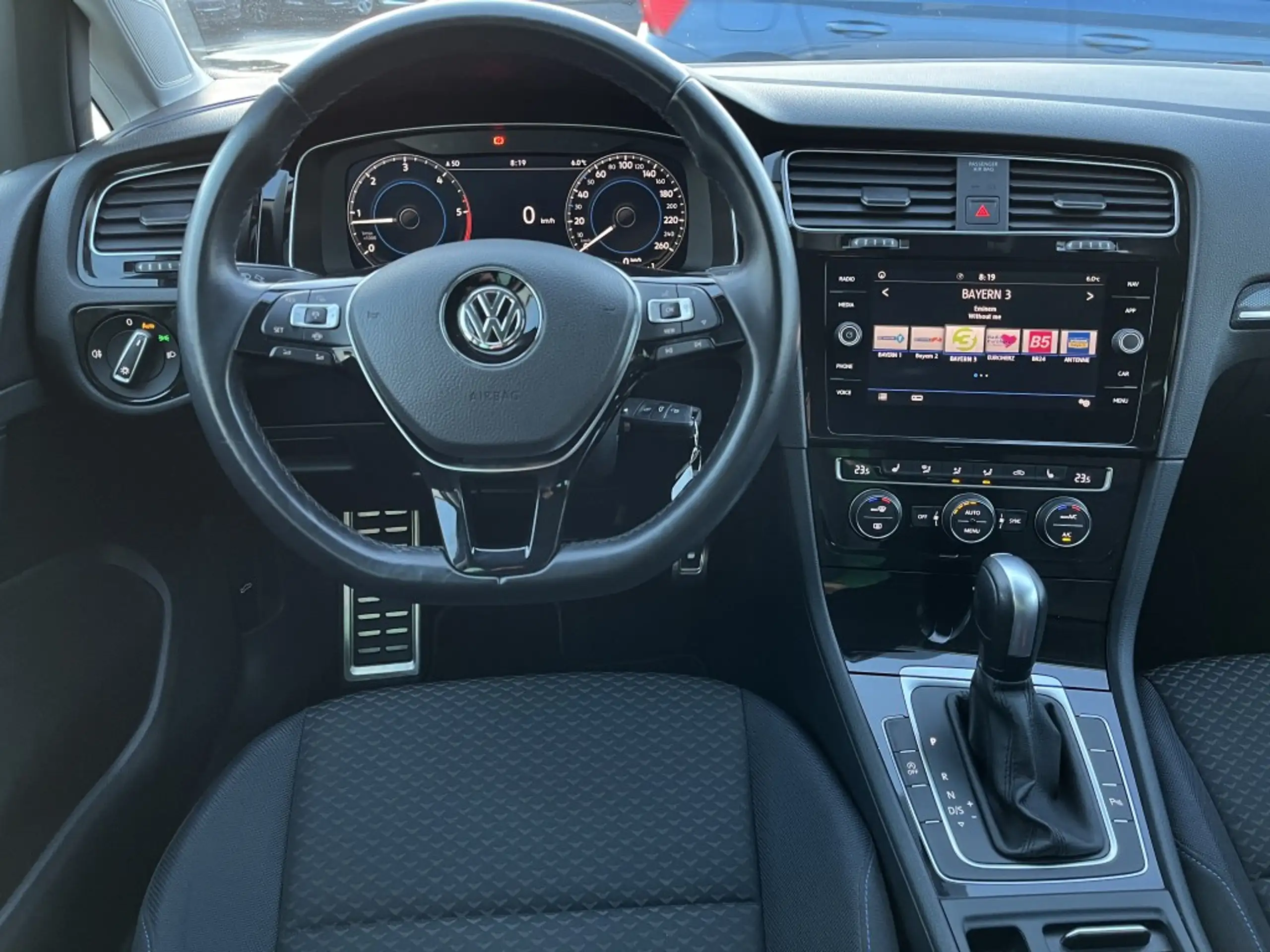 Volkswagen - Golf