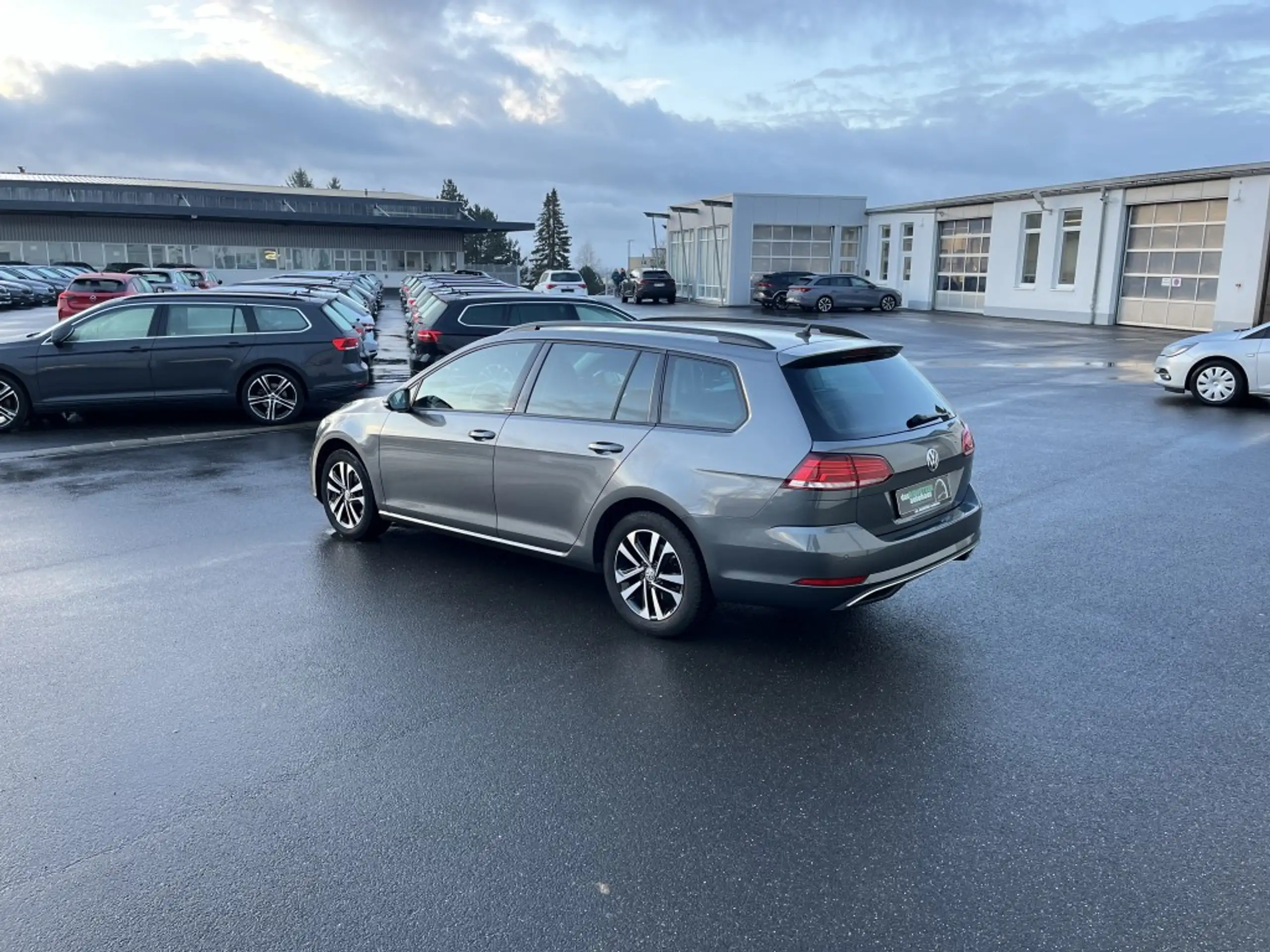 Volkswagen - Golf