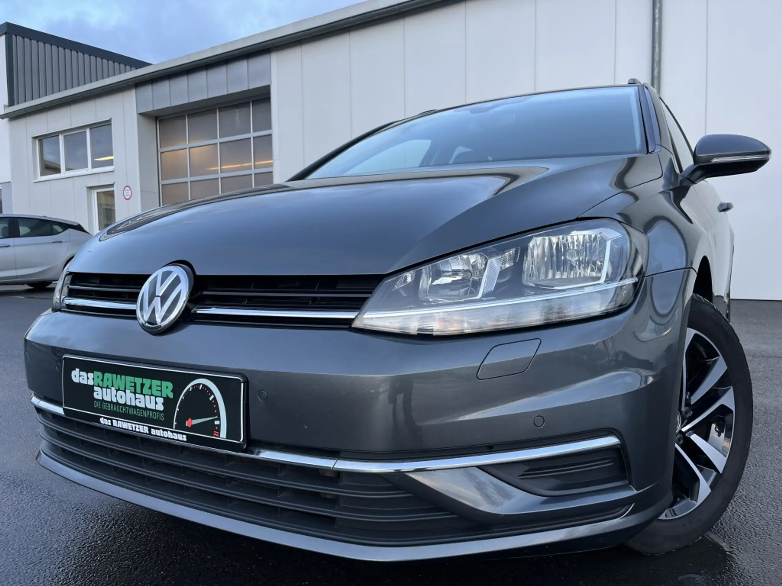 Volkswagen - Golf