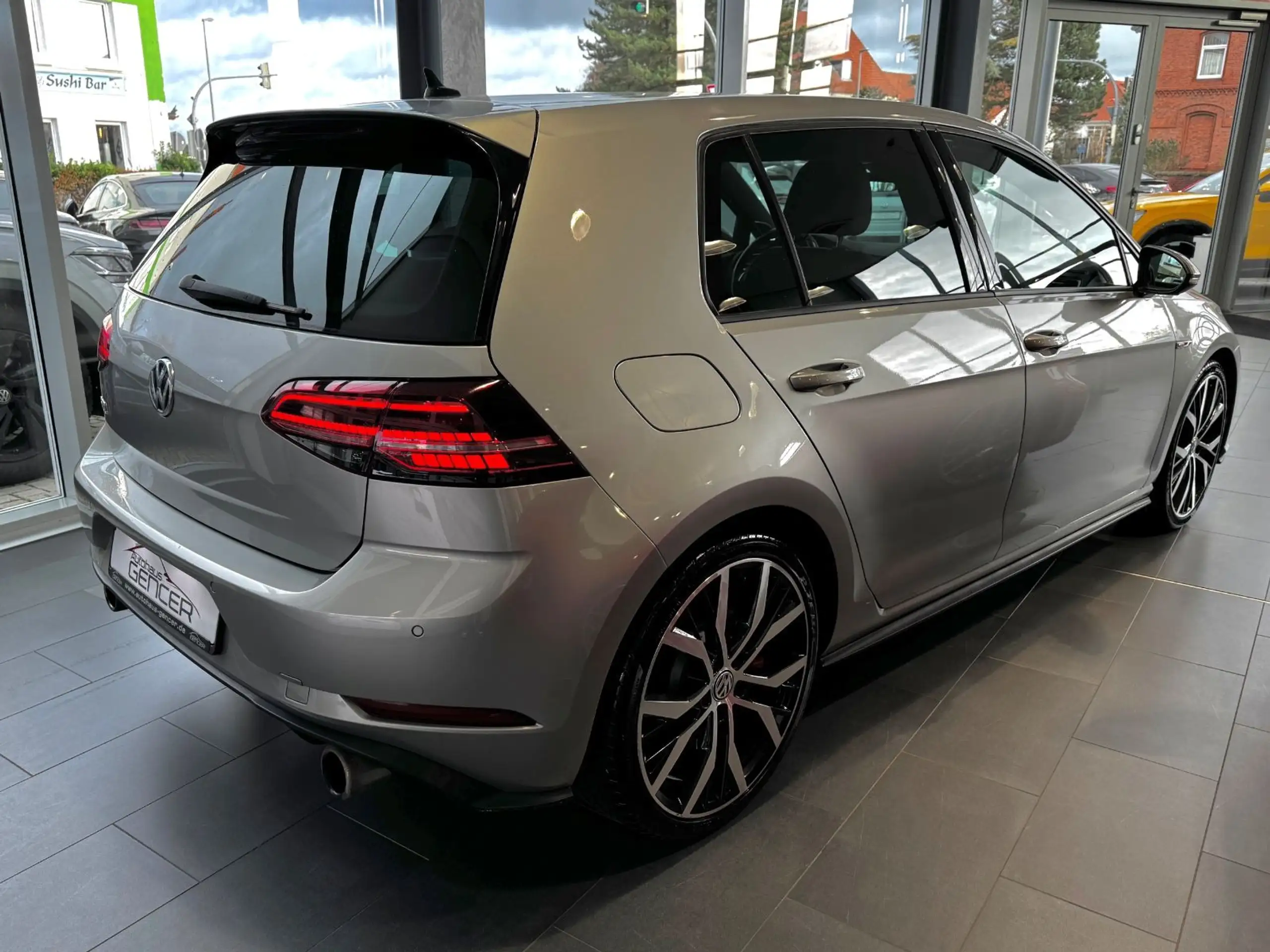 Volkswagen - Golf