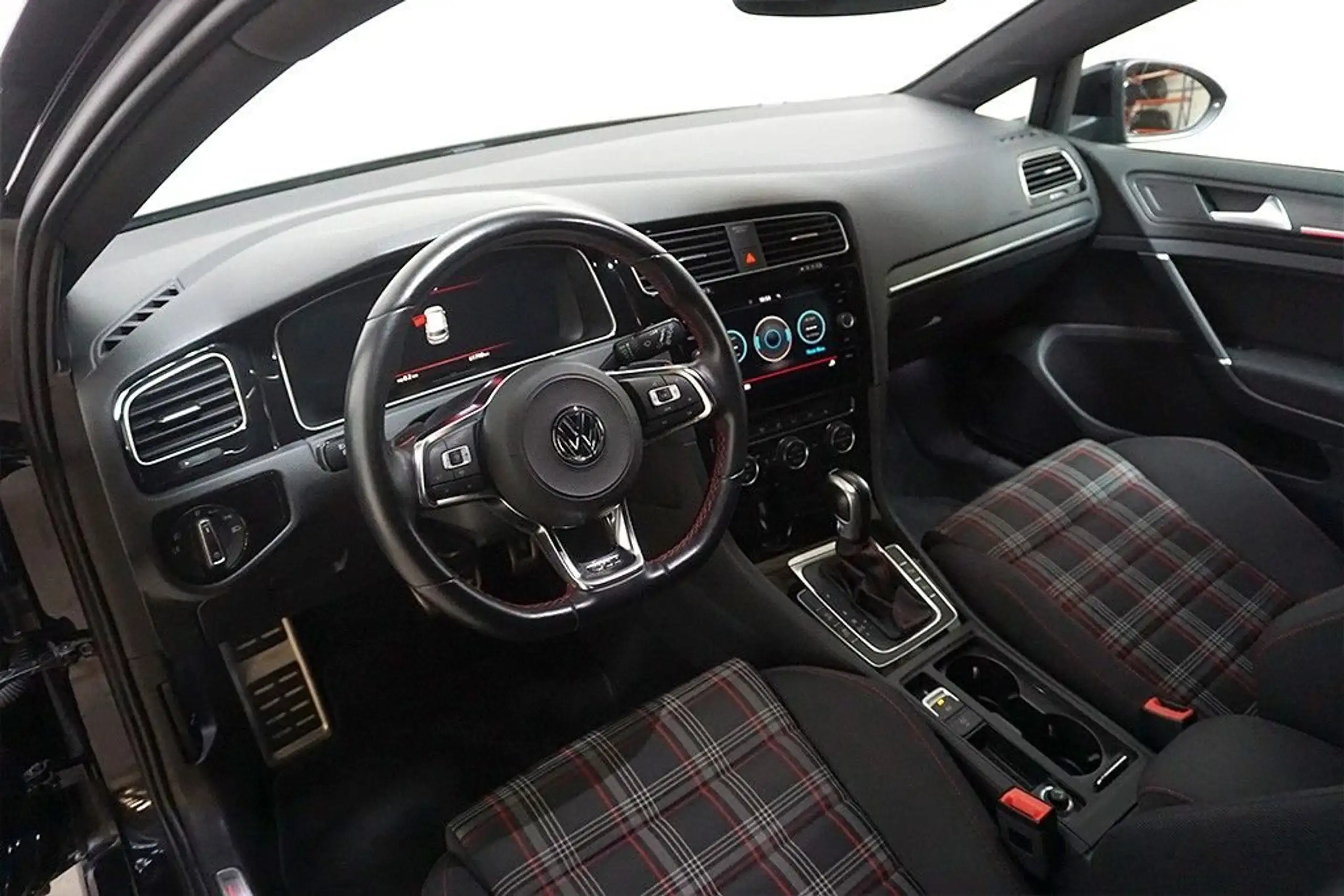 Volkswagen - Golf GTI