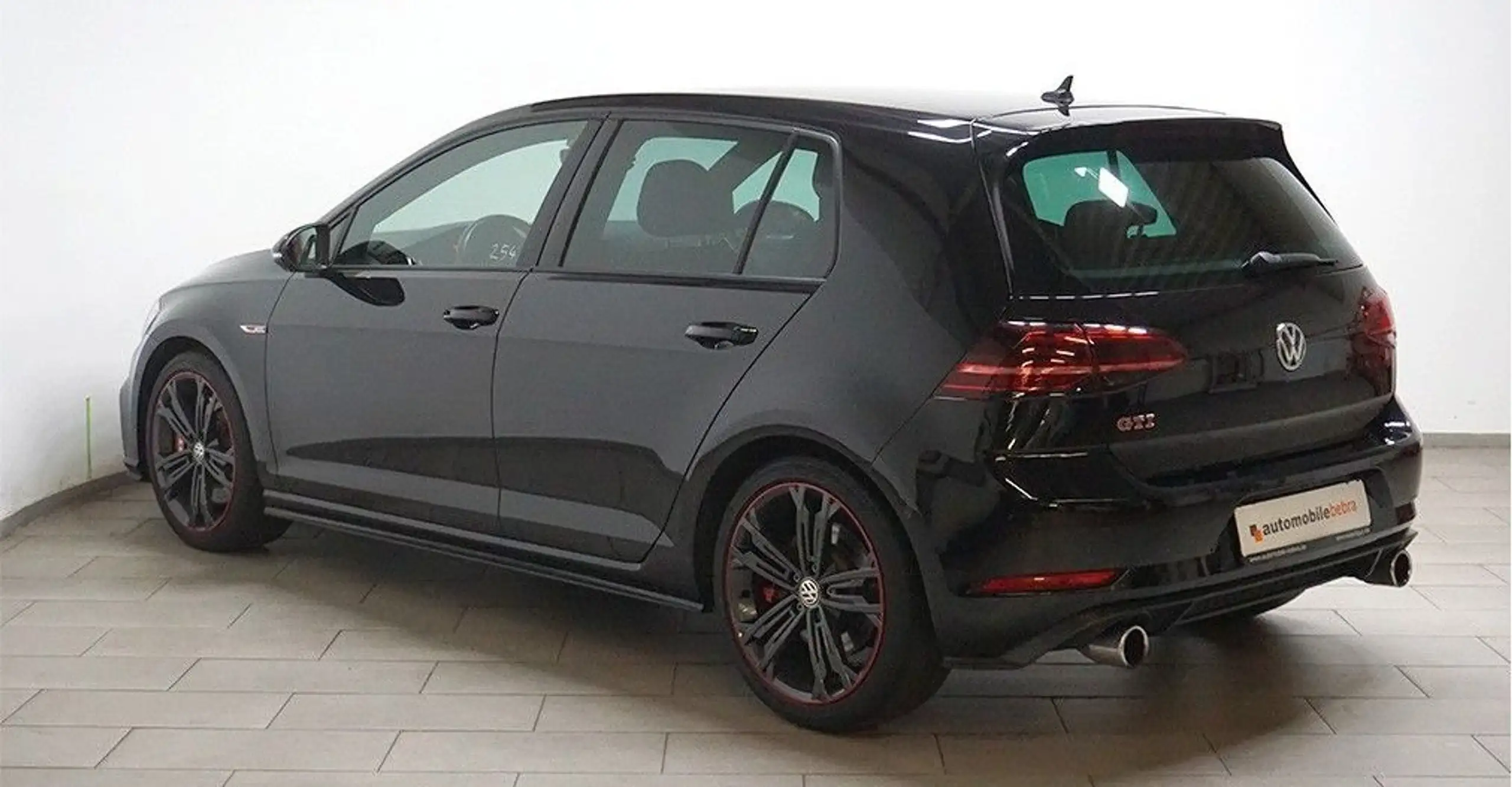 Volkswagen - Golf GTI