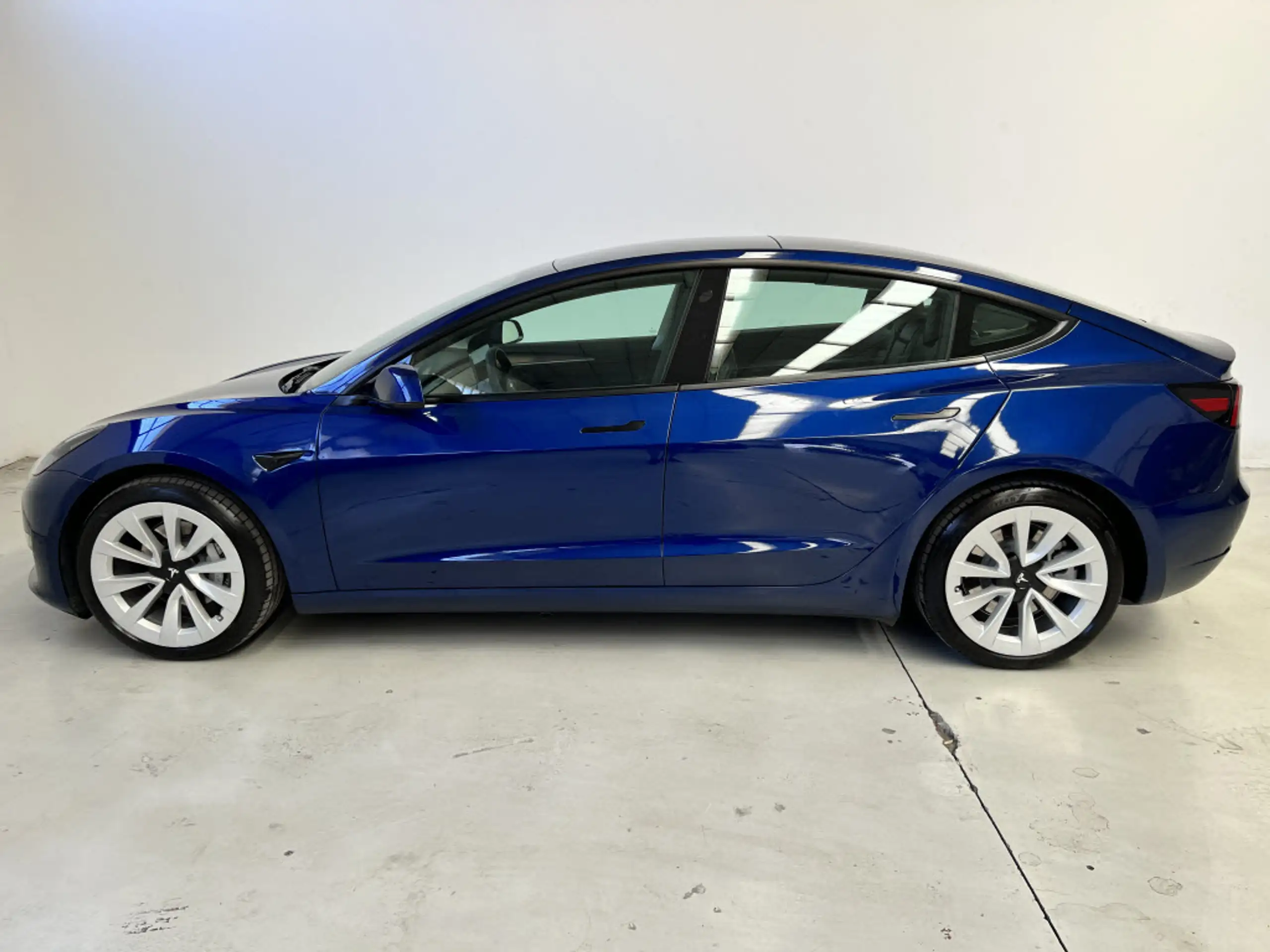 Tesla - Model 3