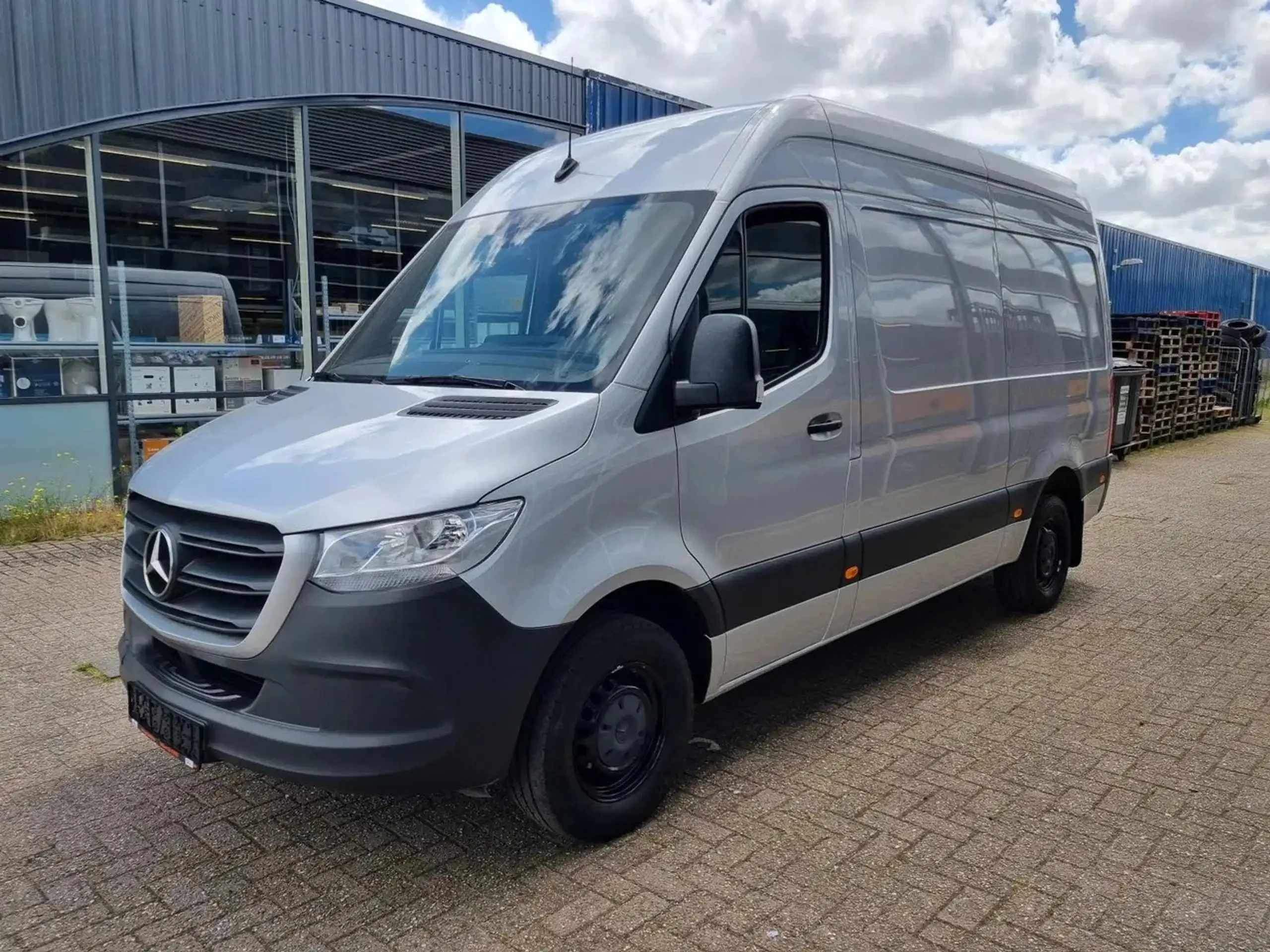 Mercedes-Benz - Sprinter