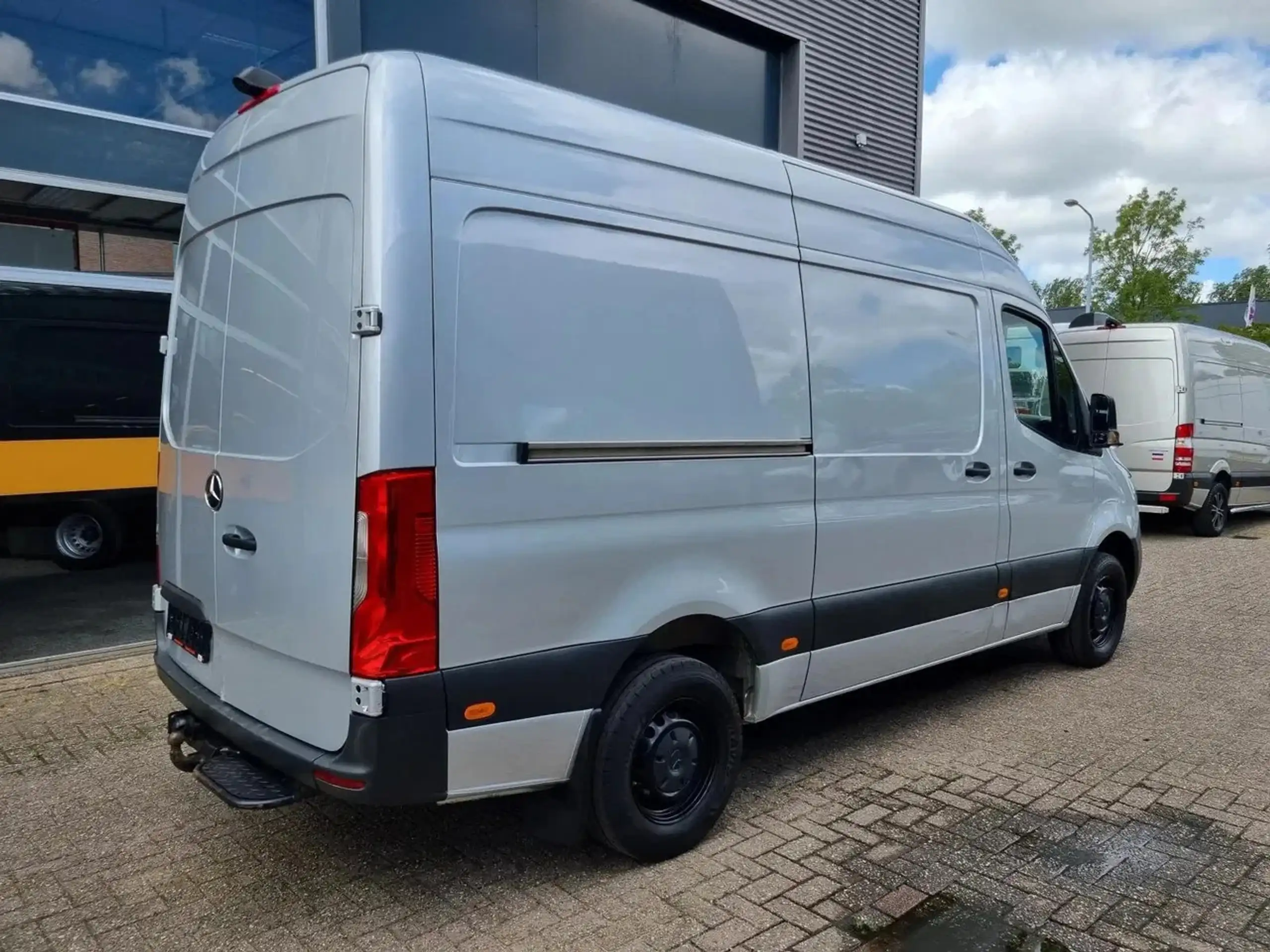 Mercedes-Benz - Sprinter