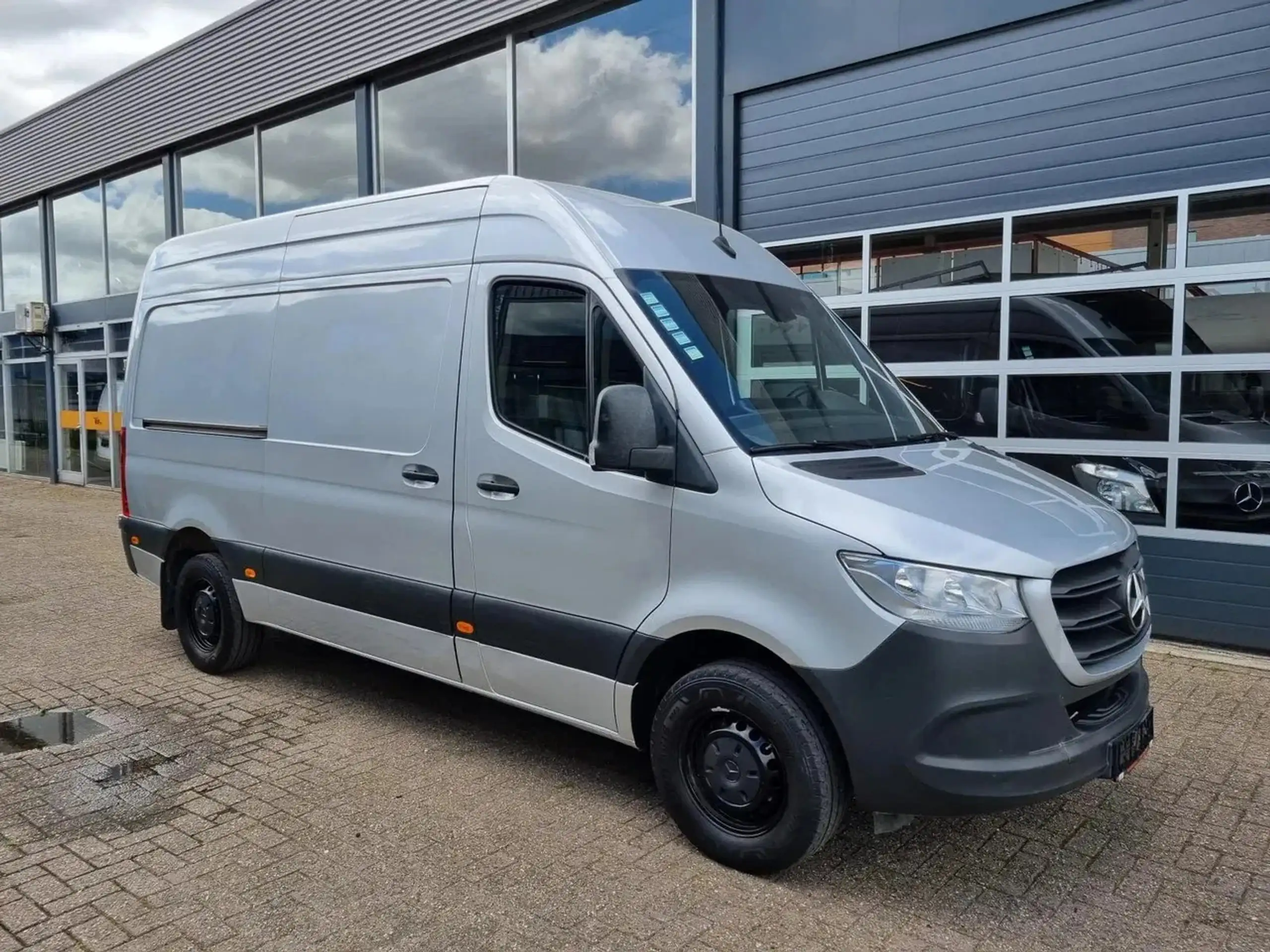 Mercedes-Benz - Sprinter