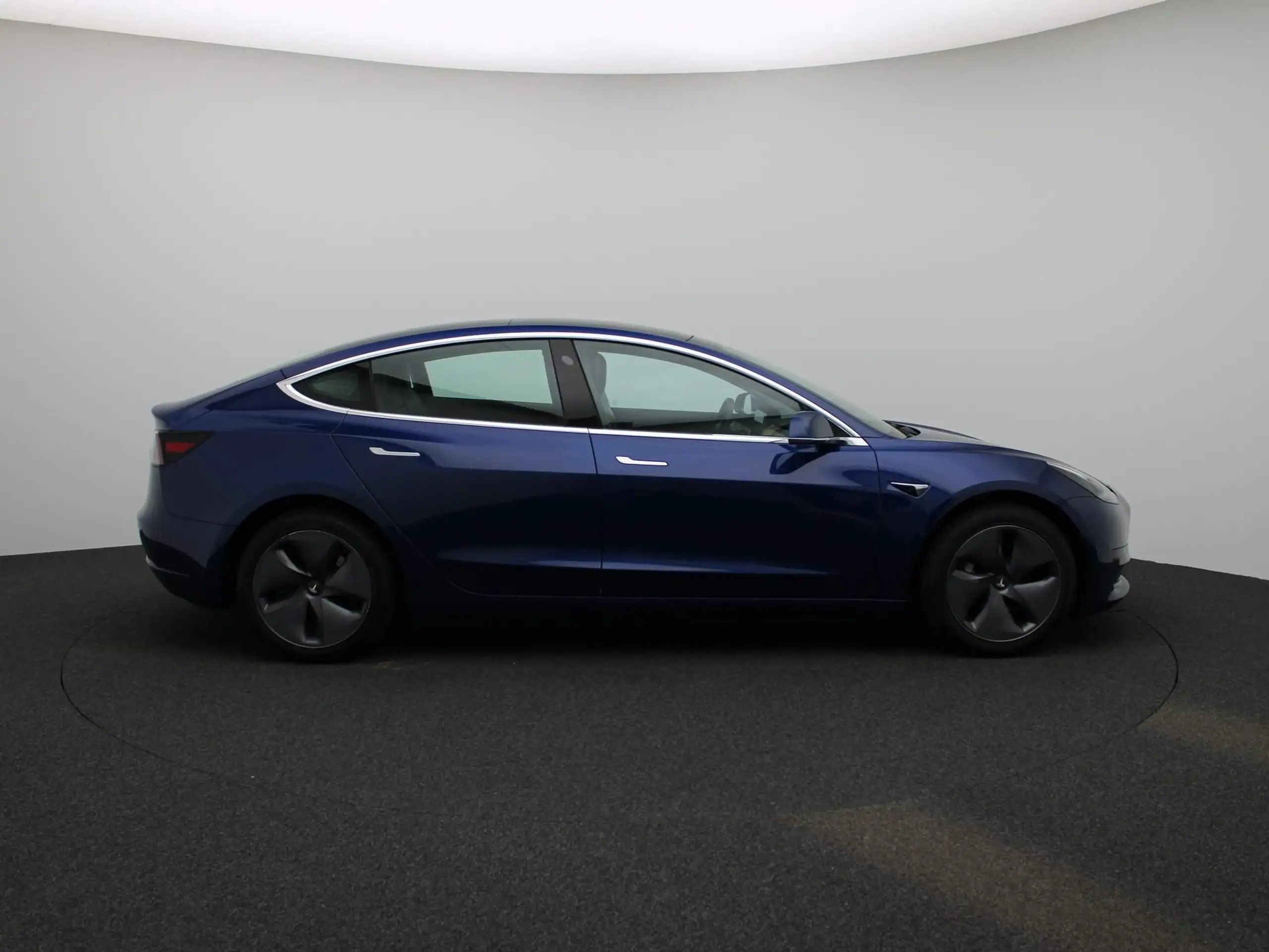 Tesla - Model 3