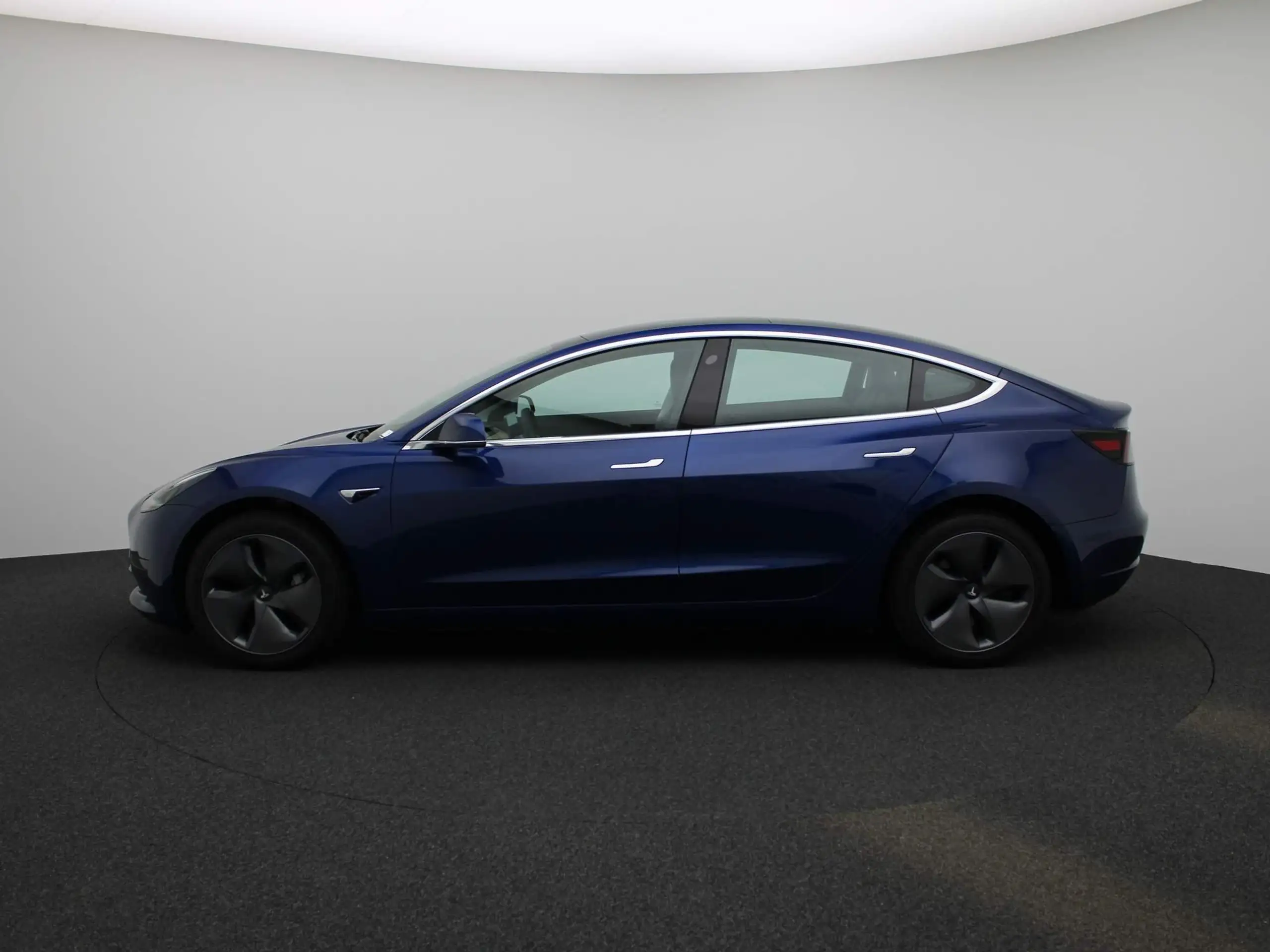 Tesla - Model 3