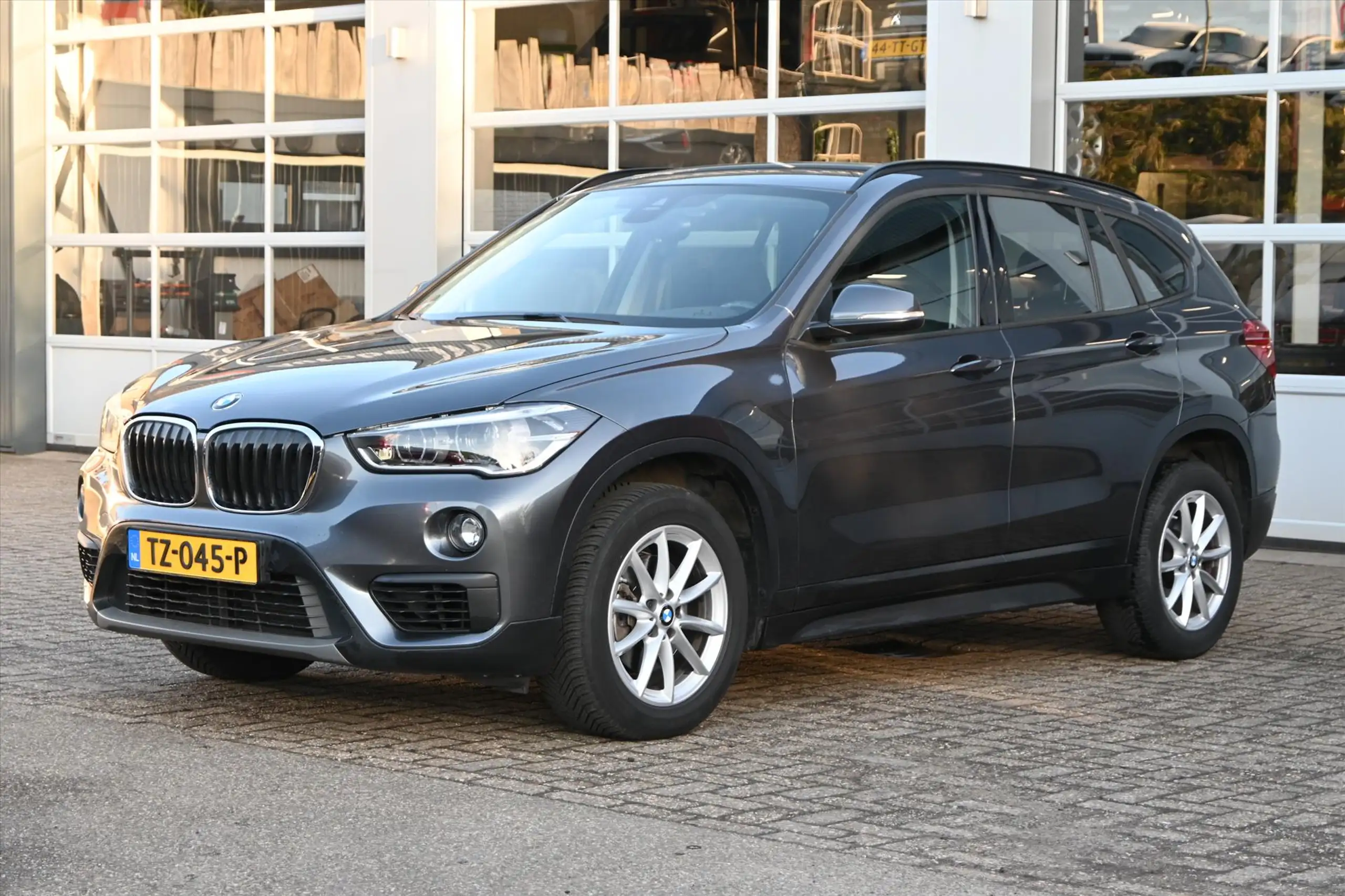 BMW - X1