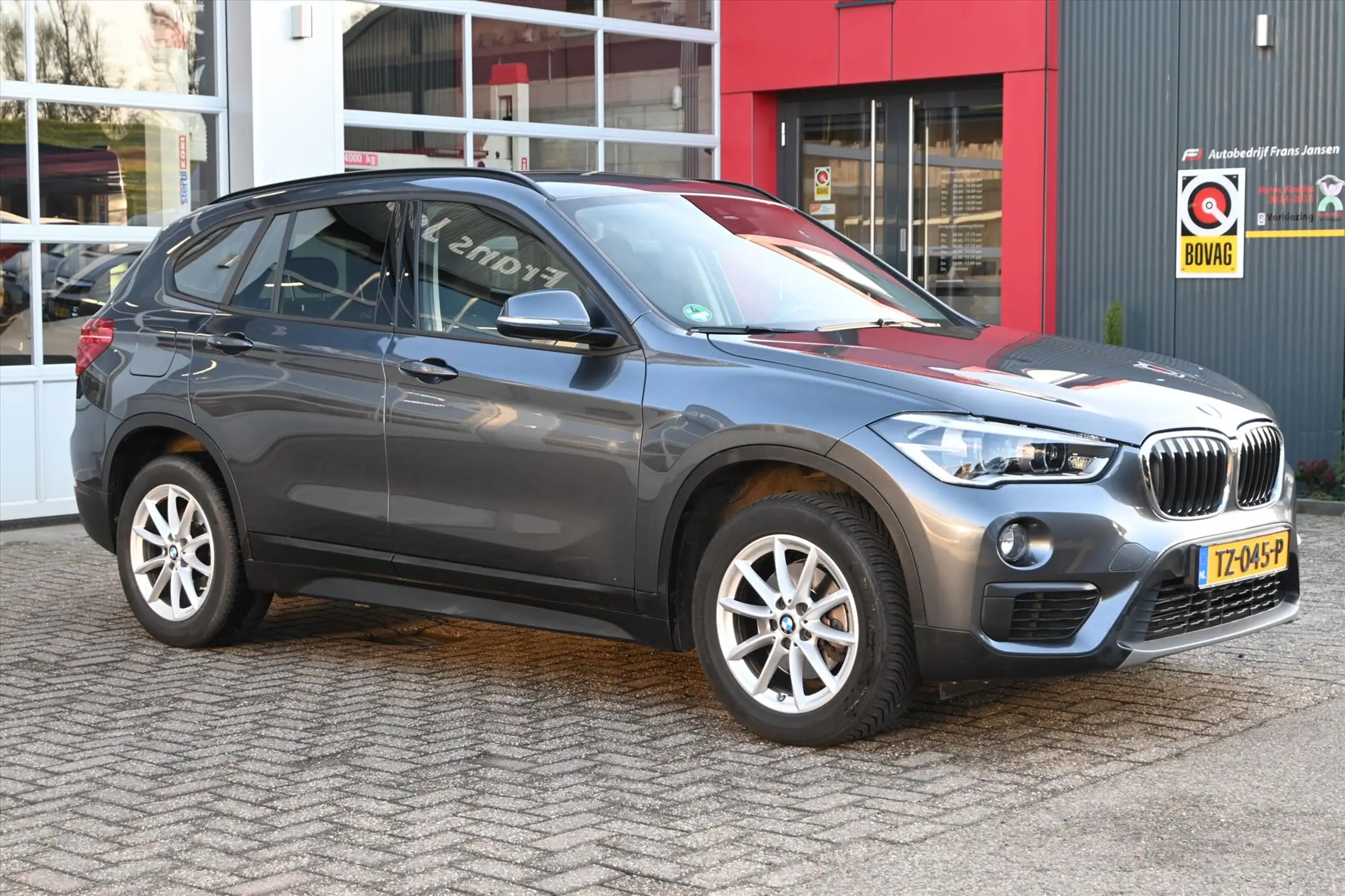 BMW - X1