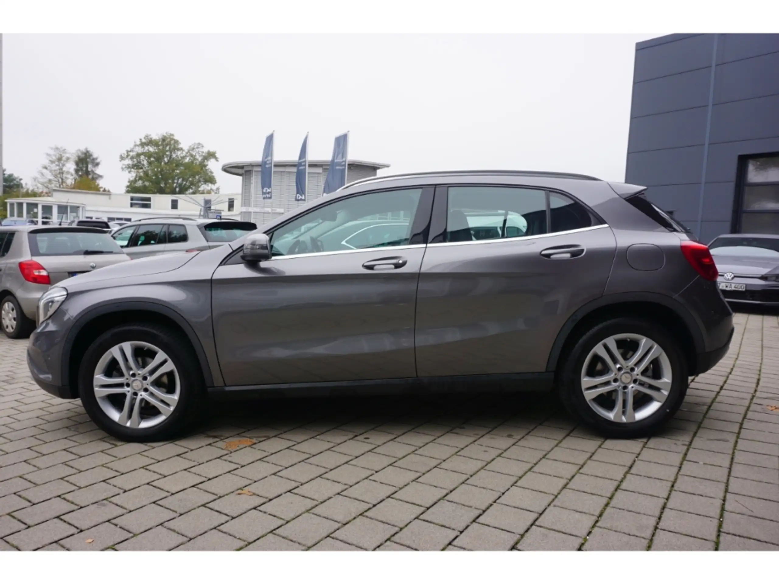 Mercedes-Benz - GLA 220