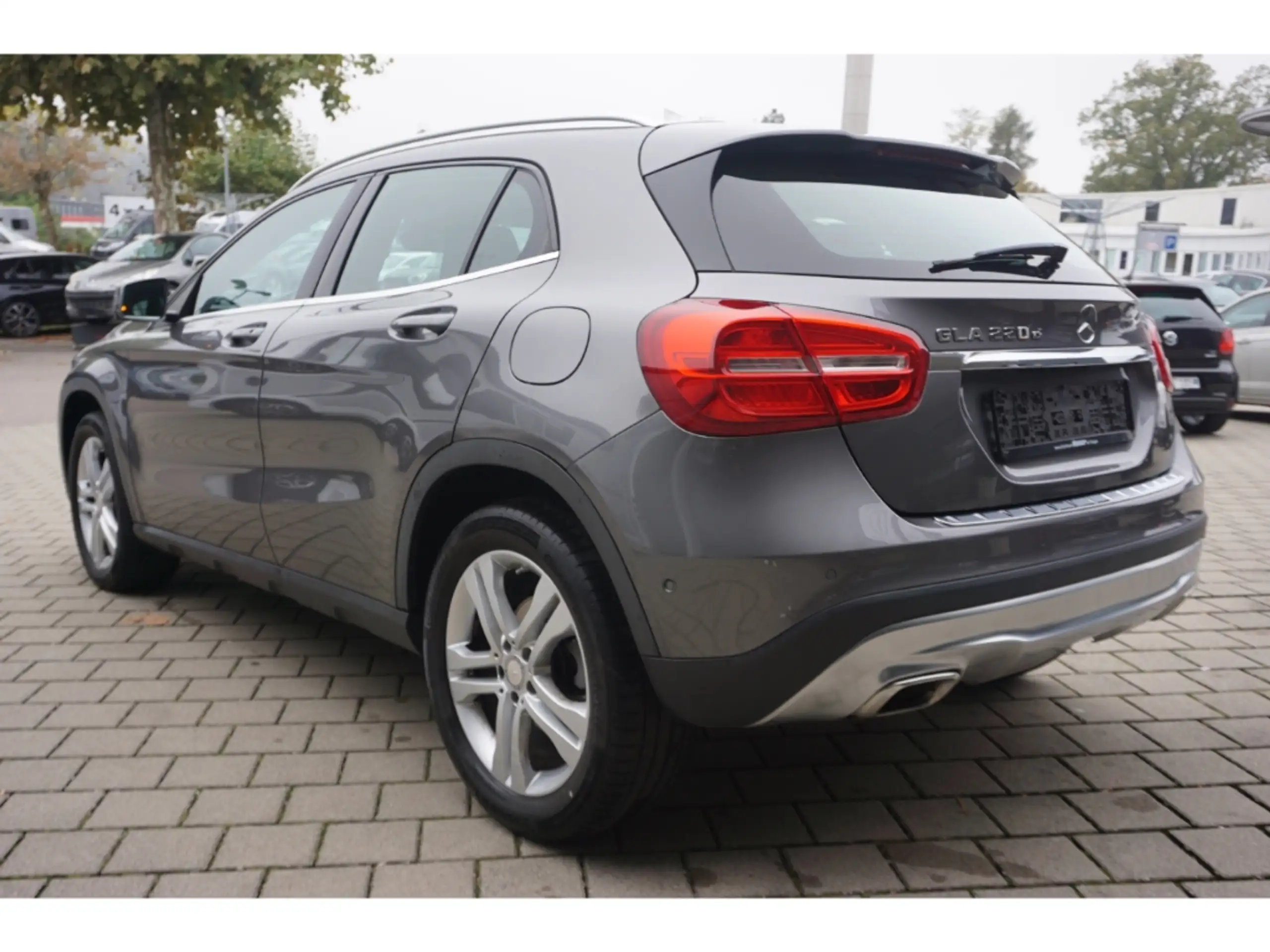 Mercedes-Benz - GLA 220