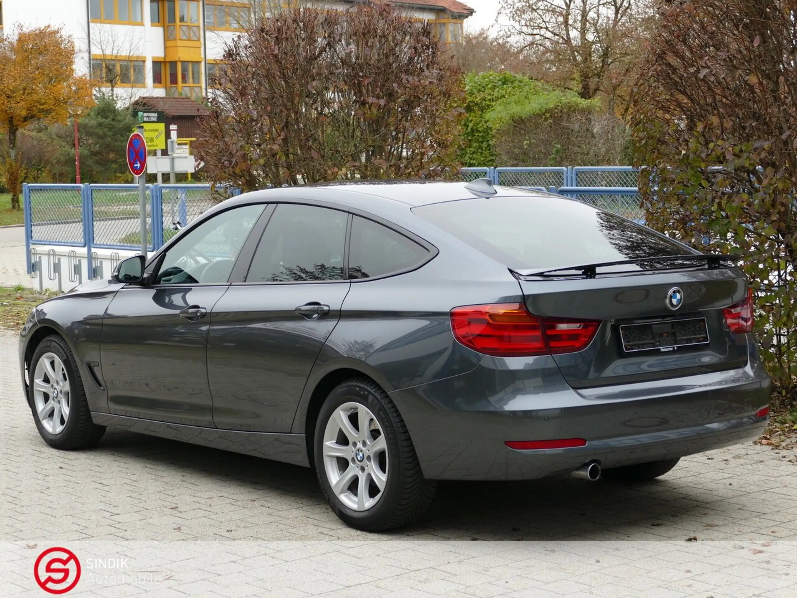 BMW - 320