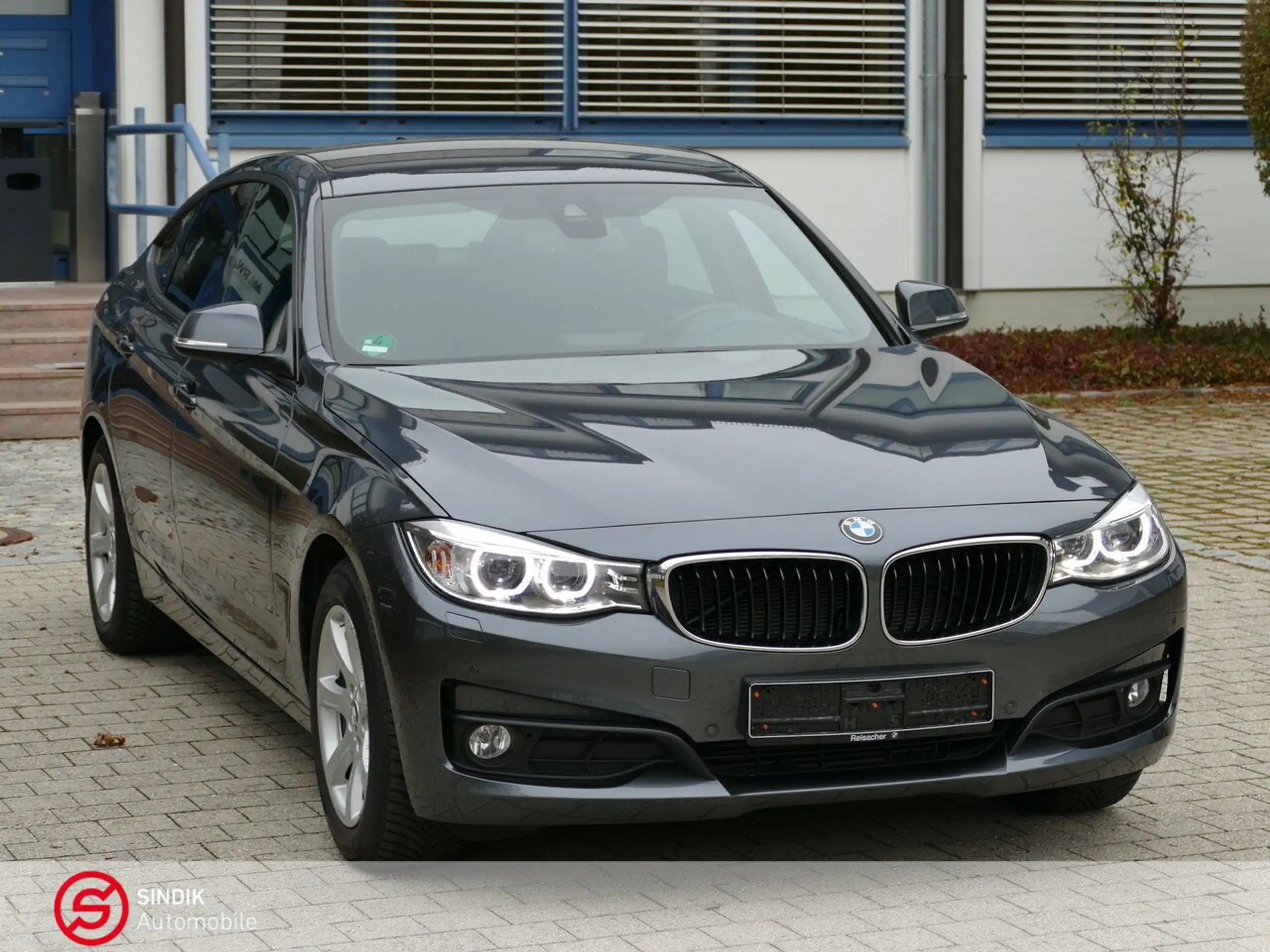 BMW - 320