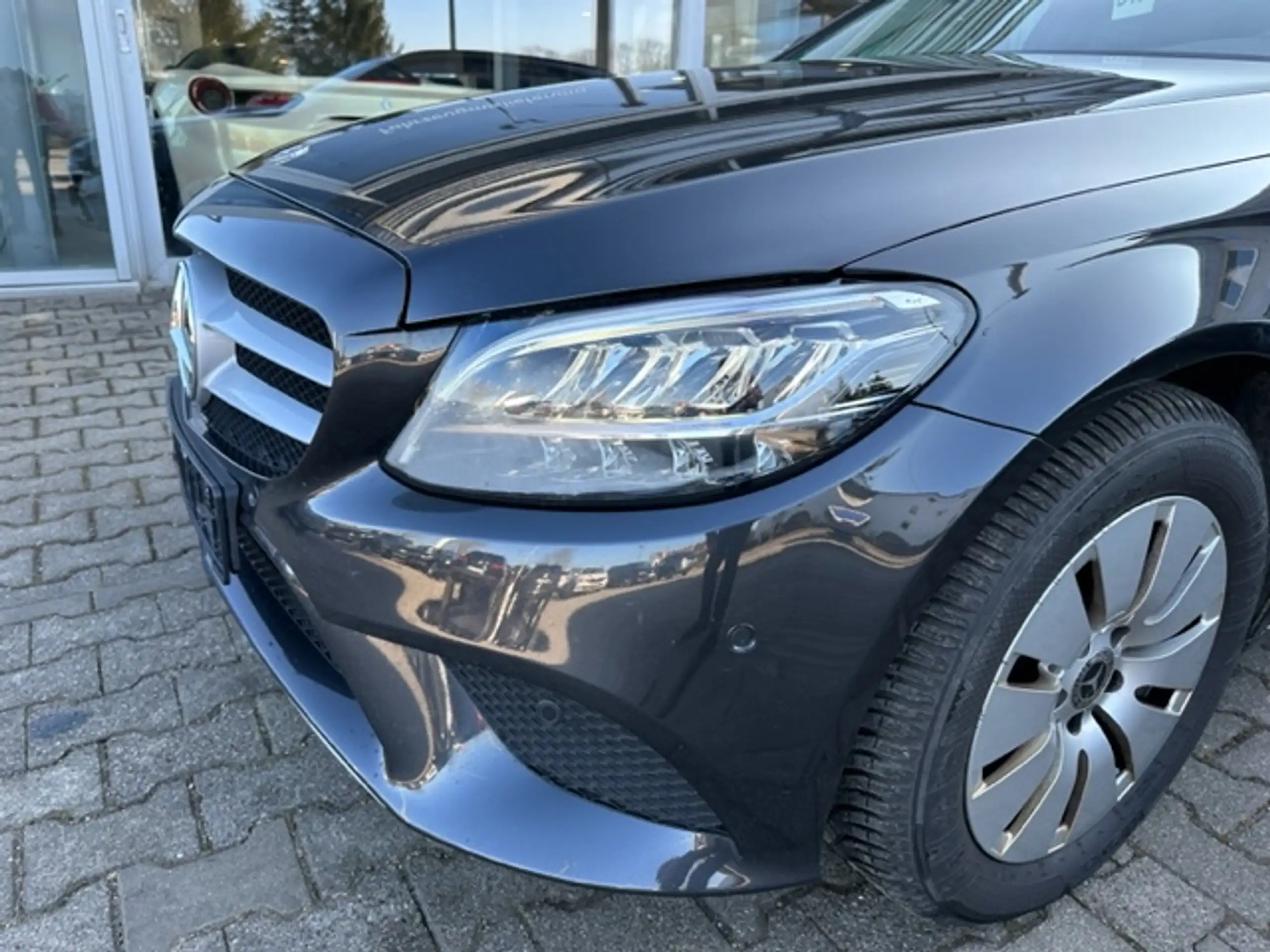 Mercedes-Benz - C 200