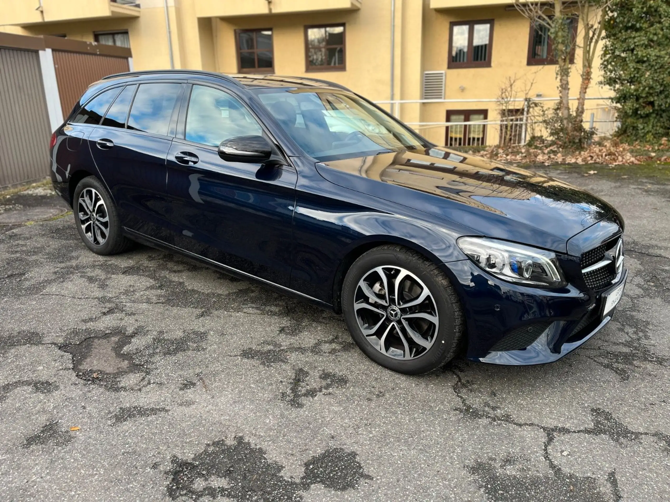 Mercedes-Benz - C 220