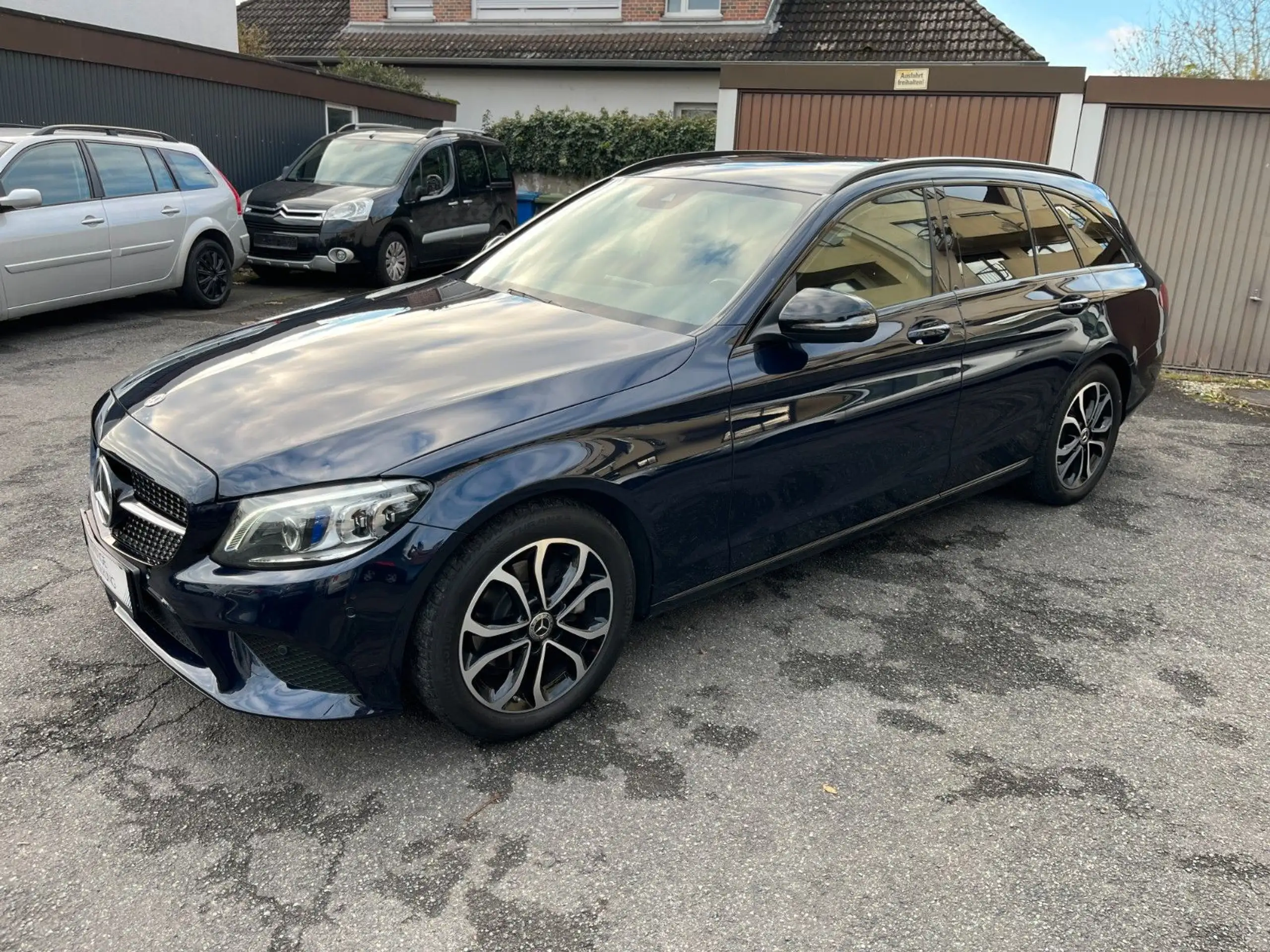 Mercedes-Benz - C 220