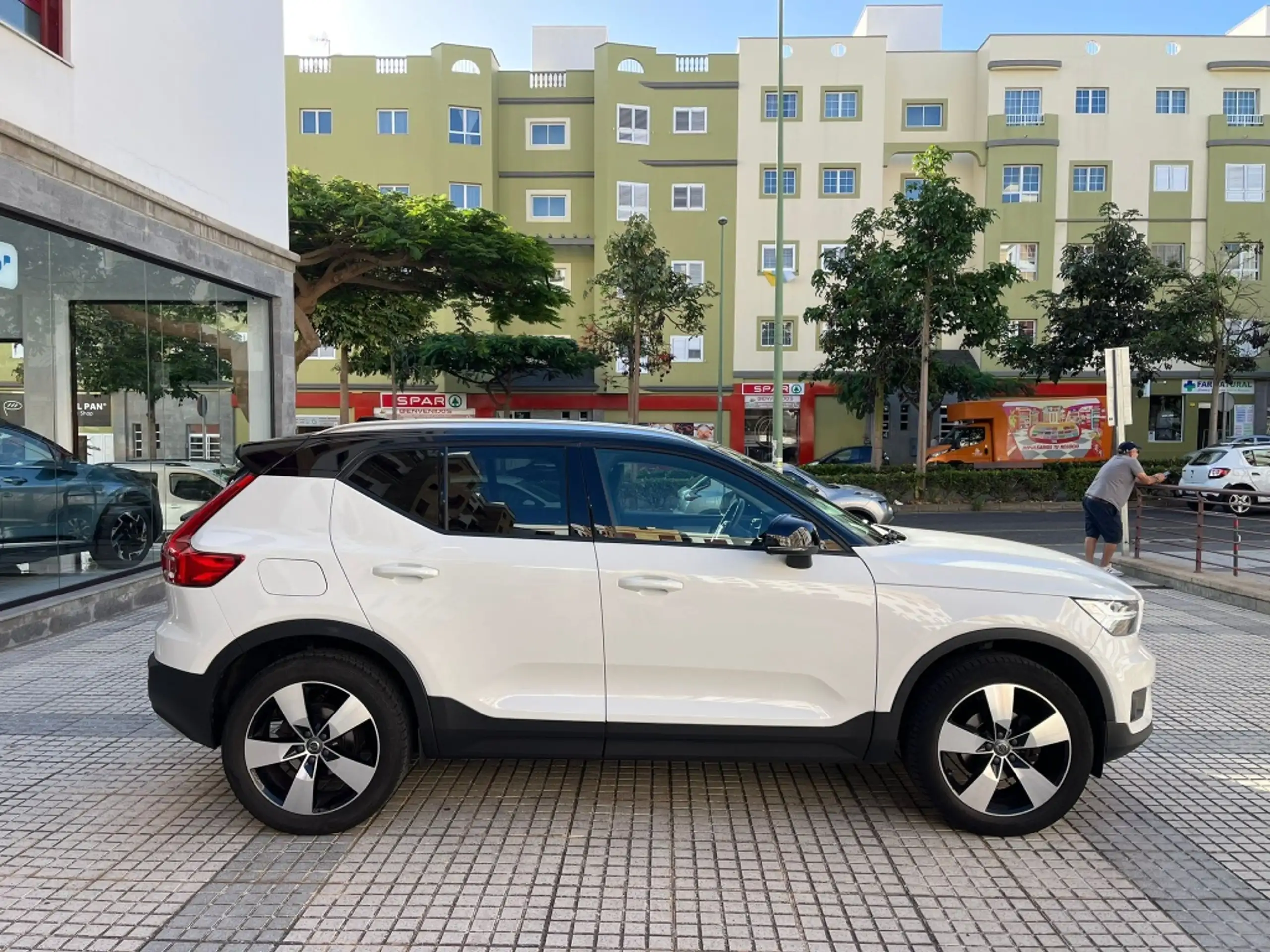 Volvo - XC40