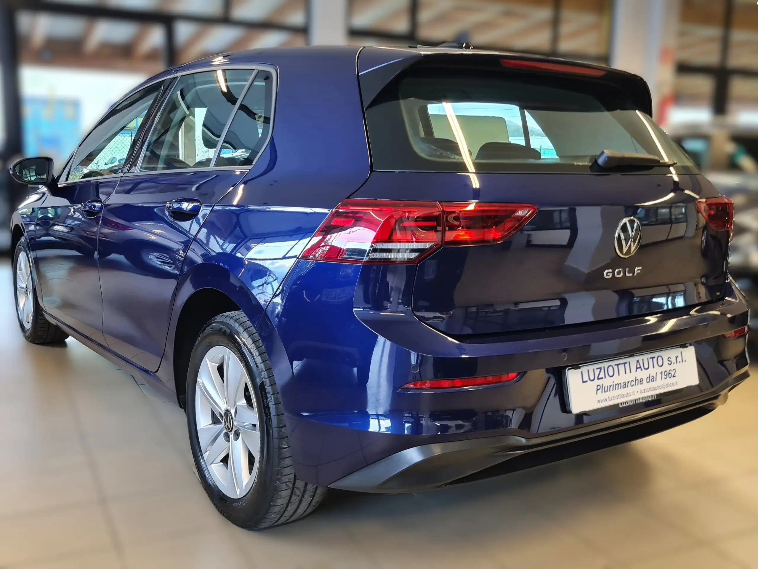 Volkswagen - Golf