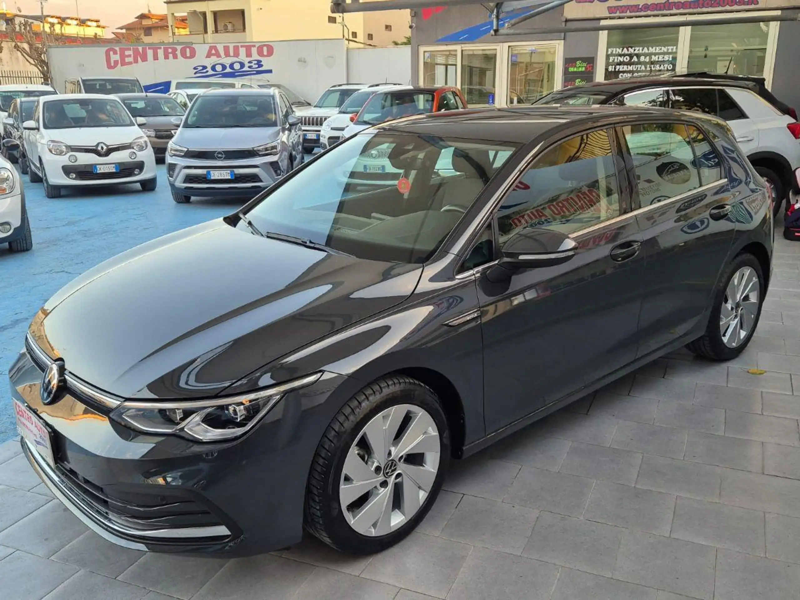 Volkswagen - Golf