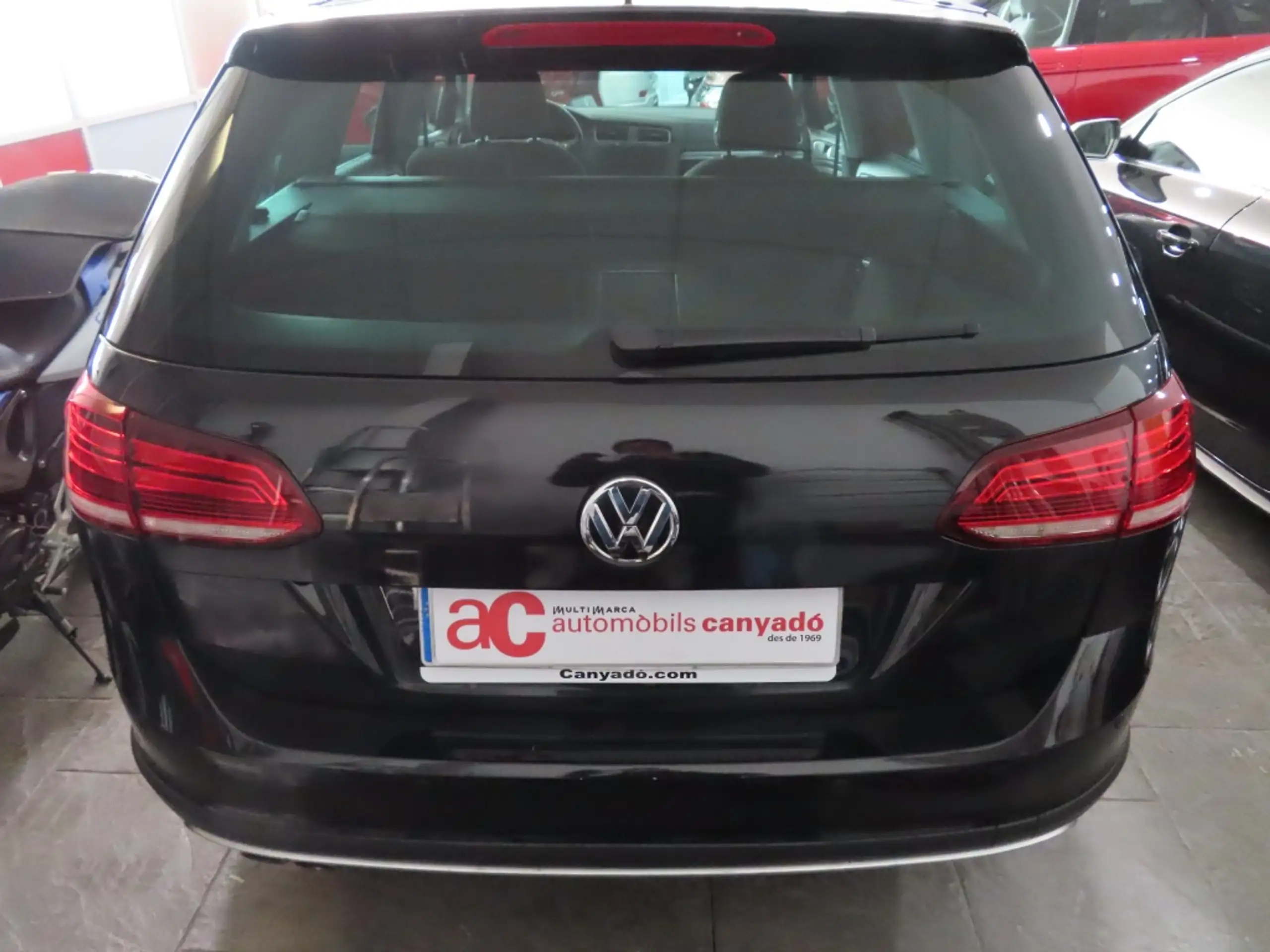 Volkswagen - Golf