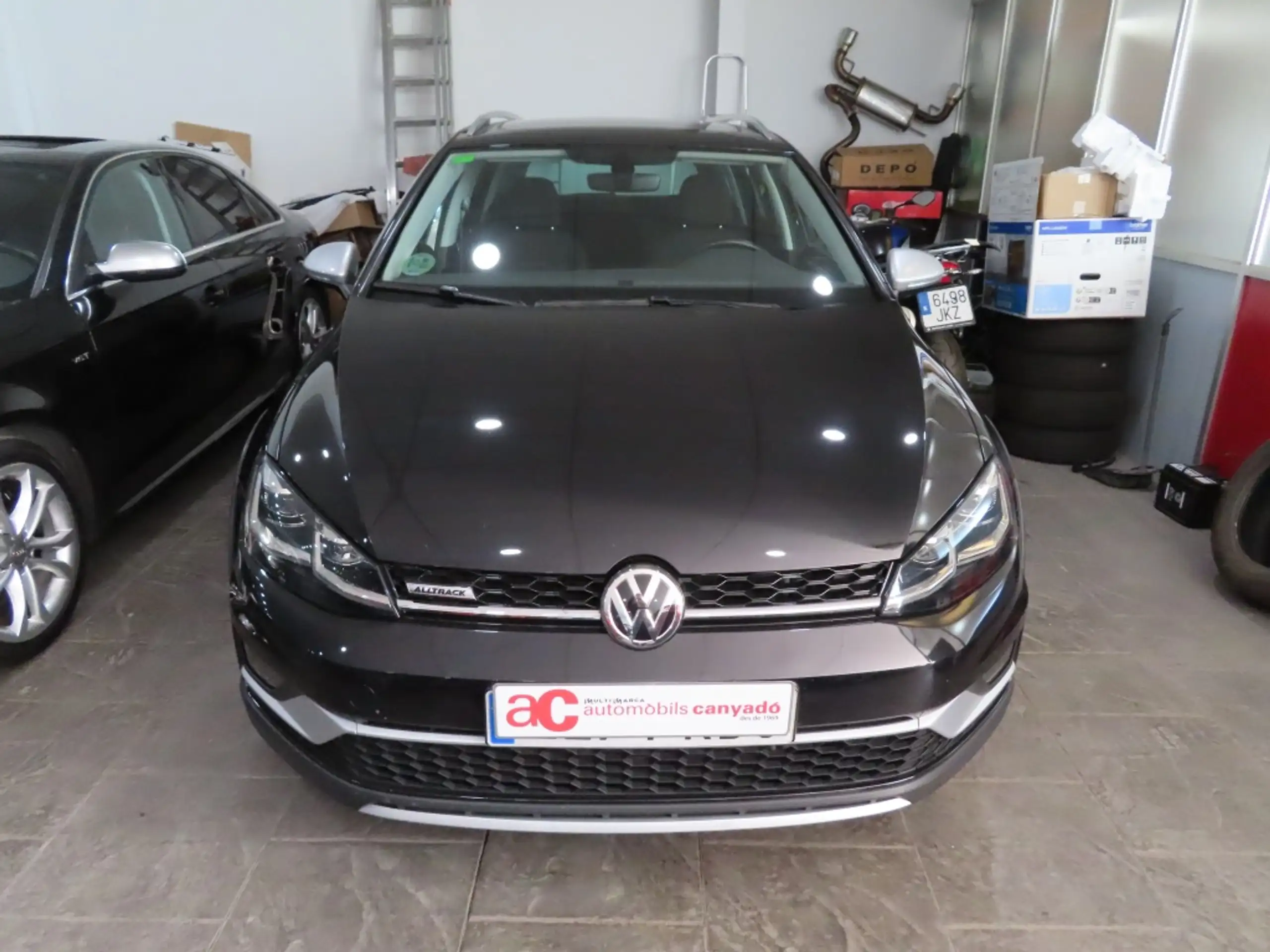 Volkswagen - Golf