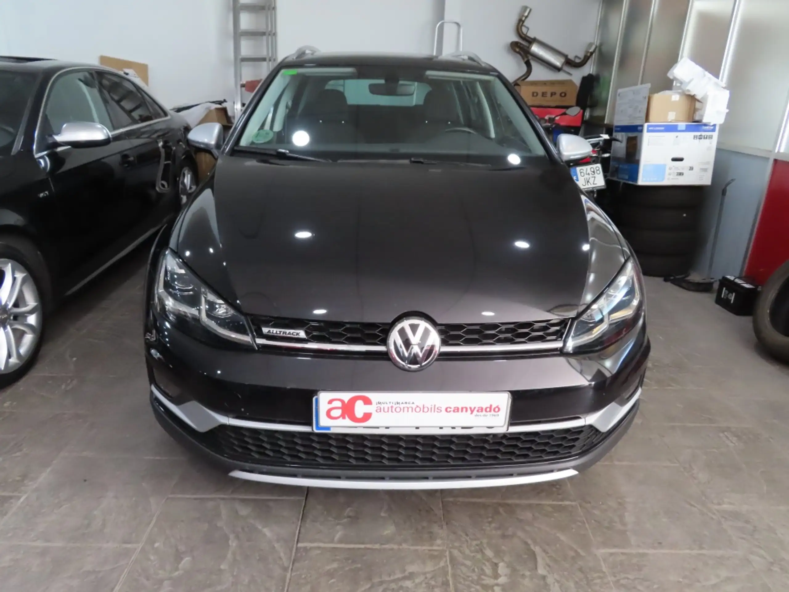 Volkswagen - Golf