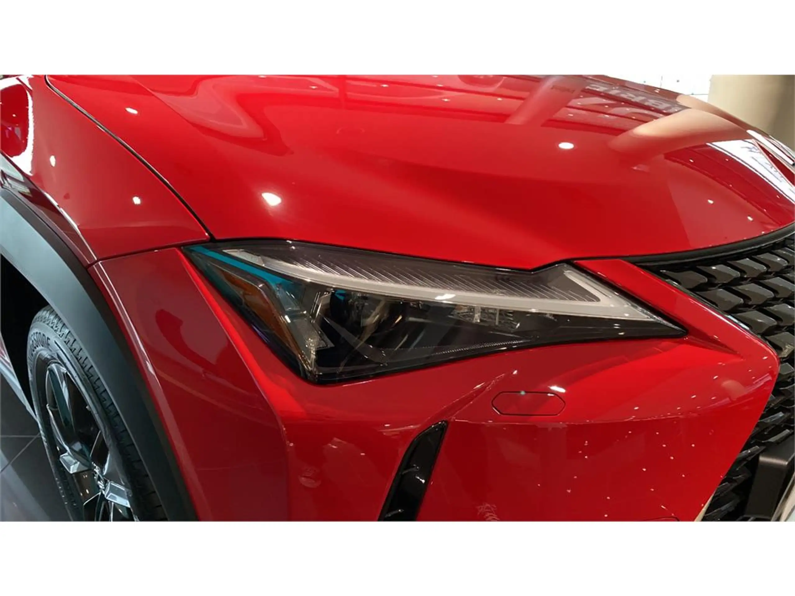 Lexus - UX 200