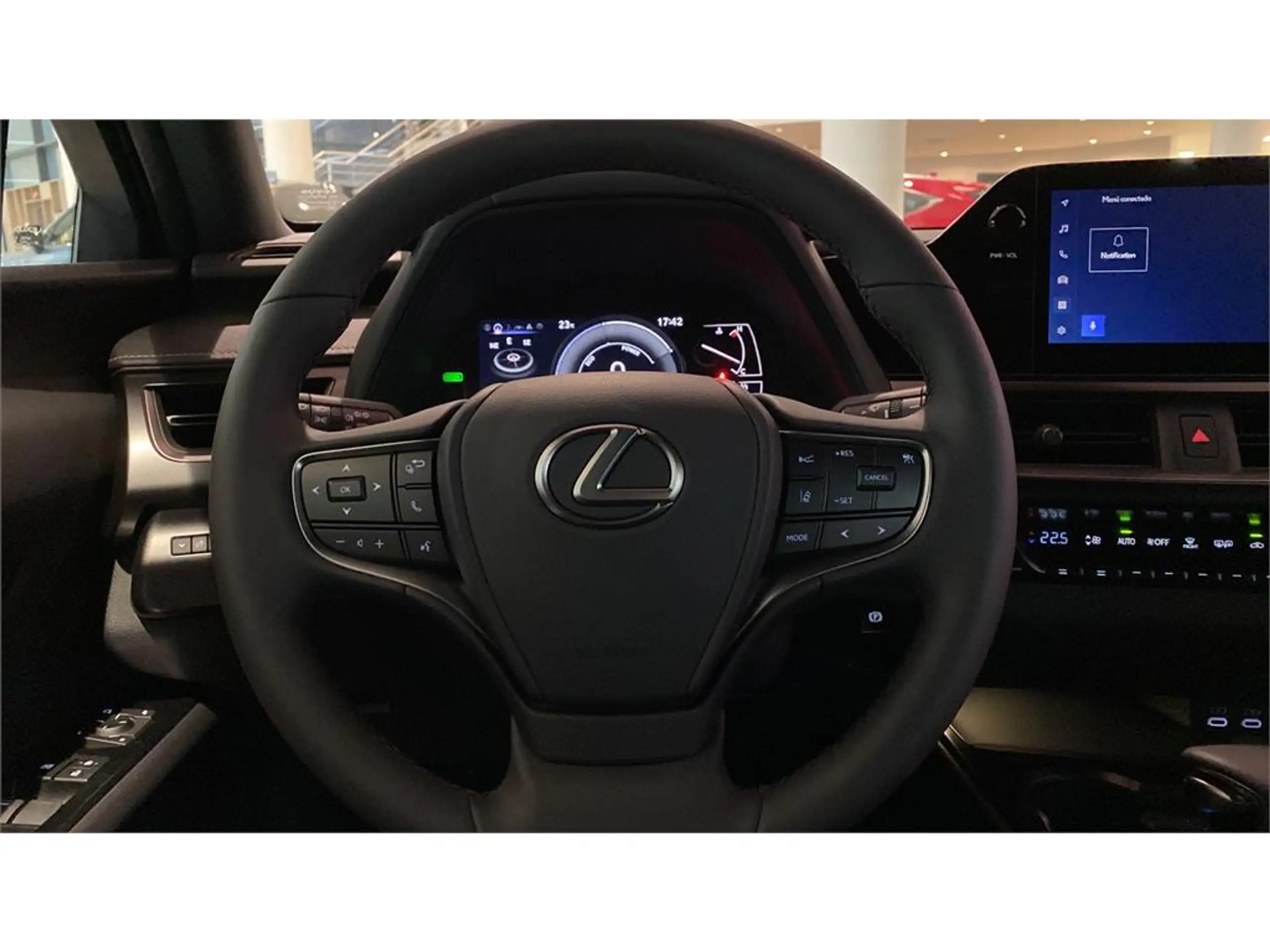 Lexus - UX 200