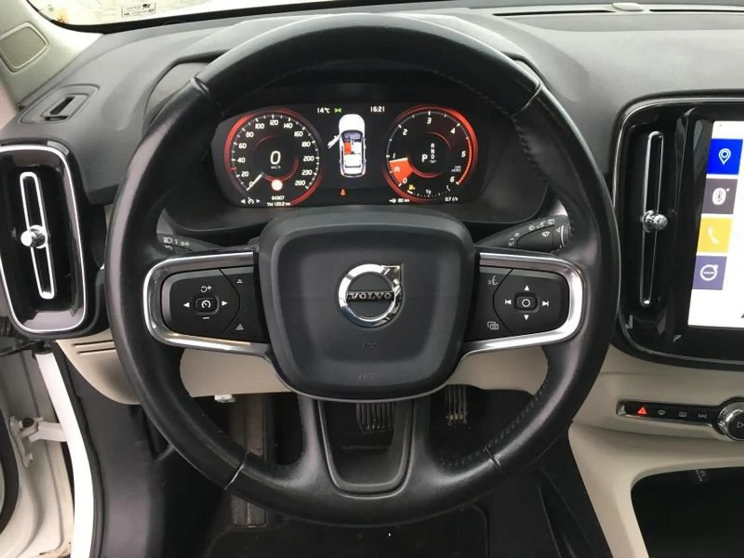 Volvo - XC40