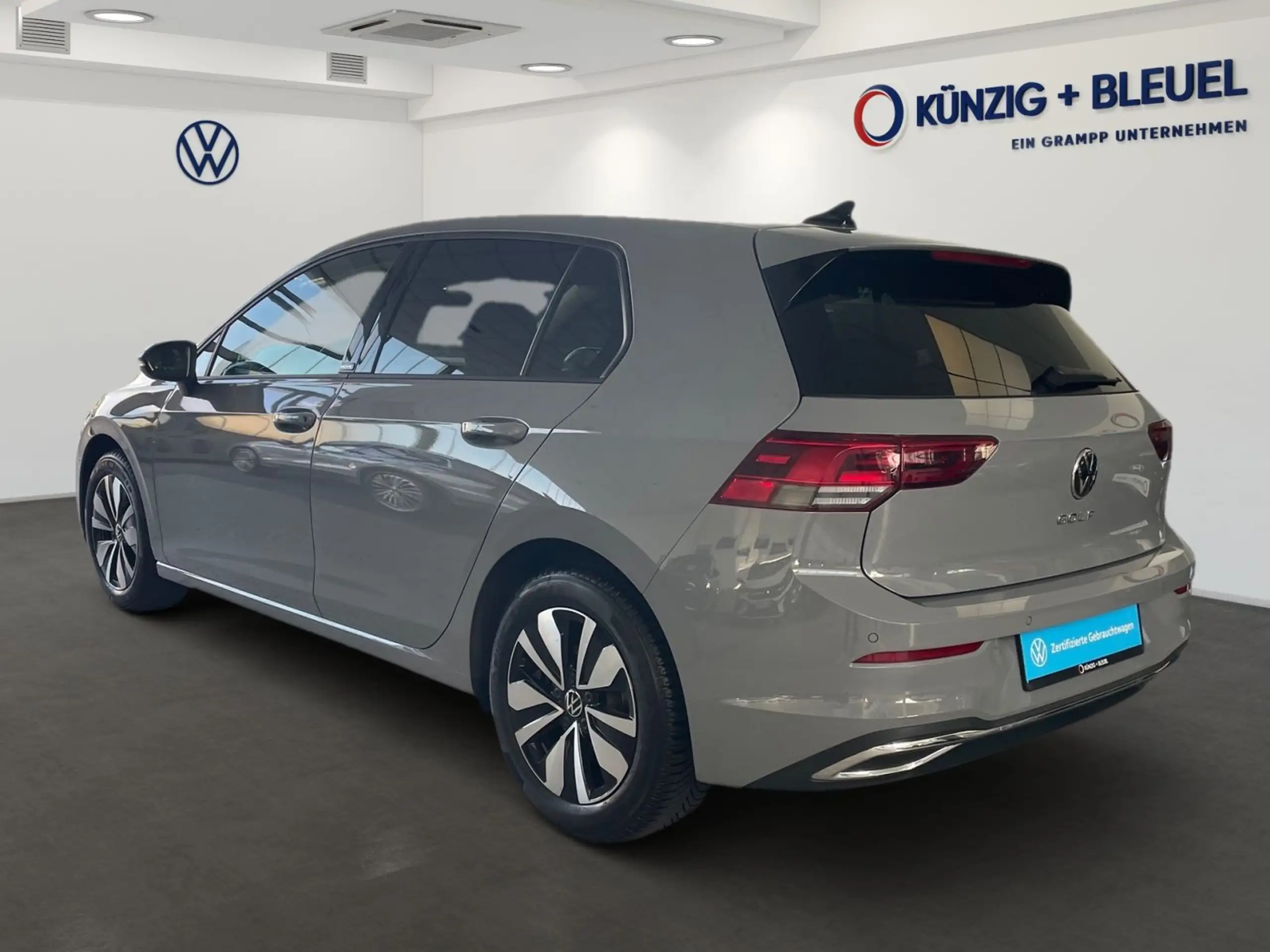 Volkswagen - Golf